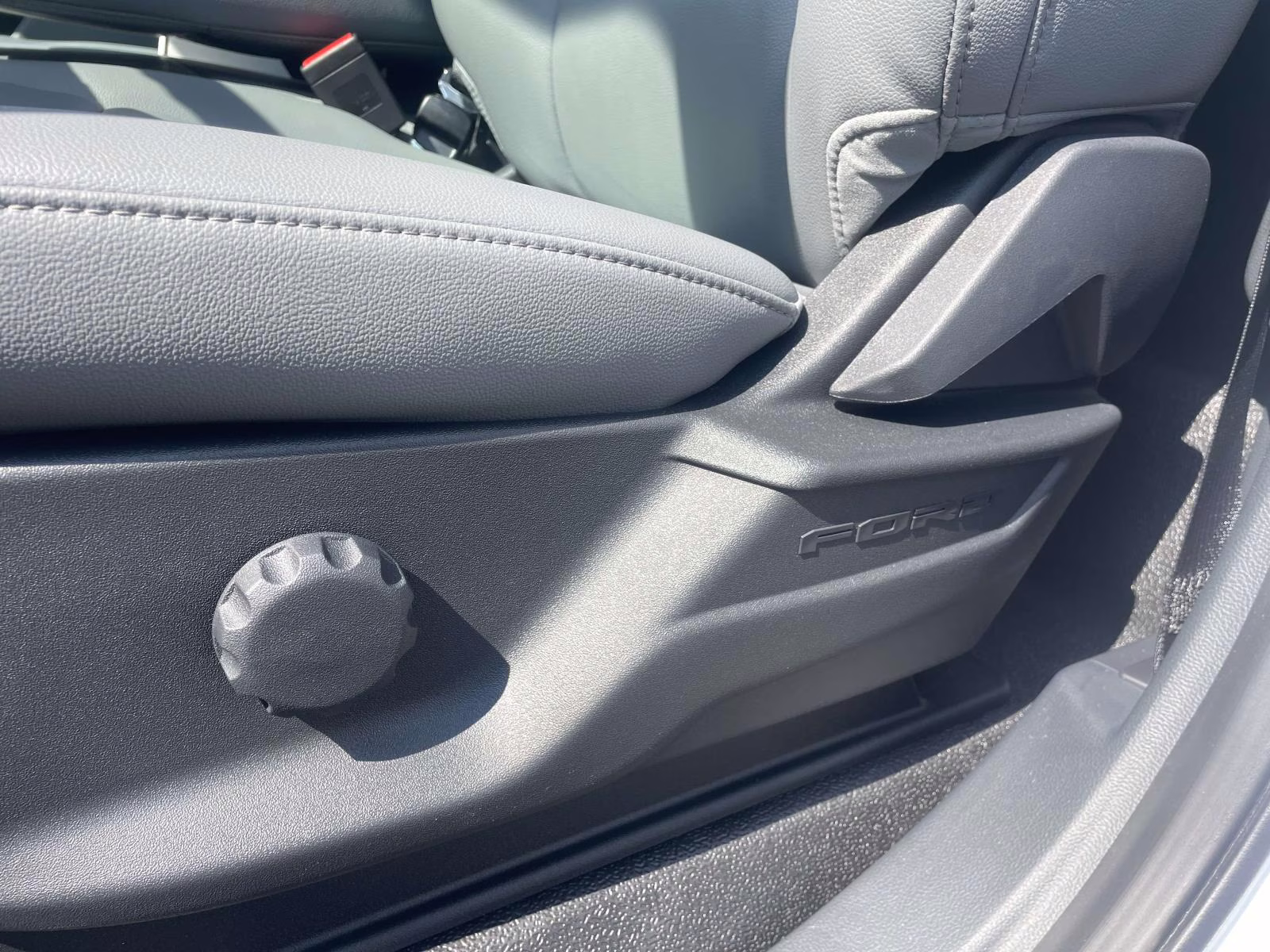 2025 Oxford White Ford Super Duty F-350 DRW XL 4X4 Chassis