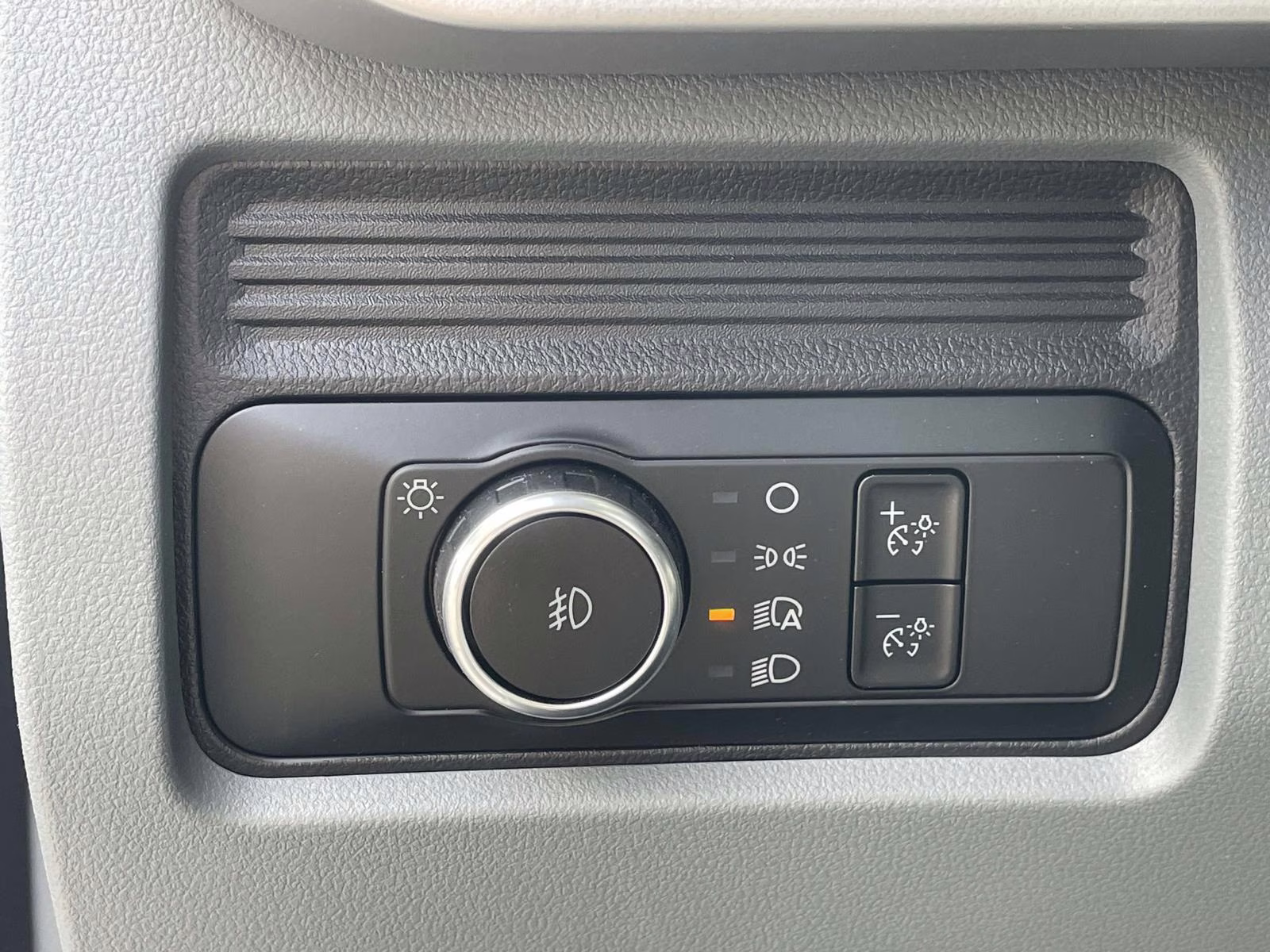 2025 Oxford White Ford Super Duty F-350 DRW XL 4X4 Chassis