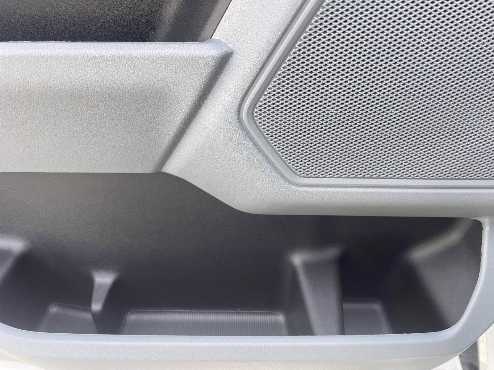 2025 Oxford White Ford Super Duty F-350 DRW XL 4X4 Chassis