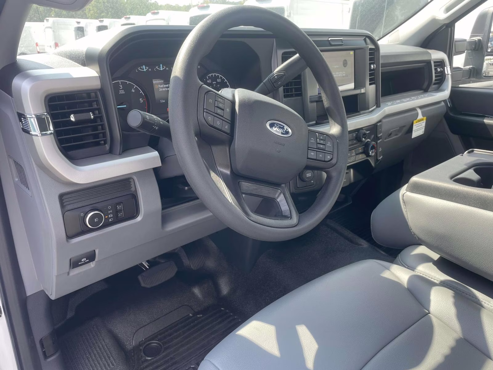 2025 Oxford White Ford Super Duty F-350 DRW XL 4X4 Chassis