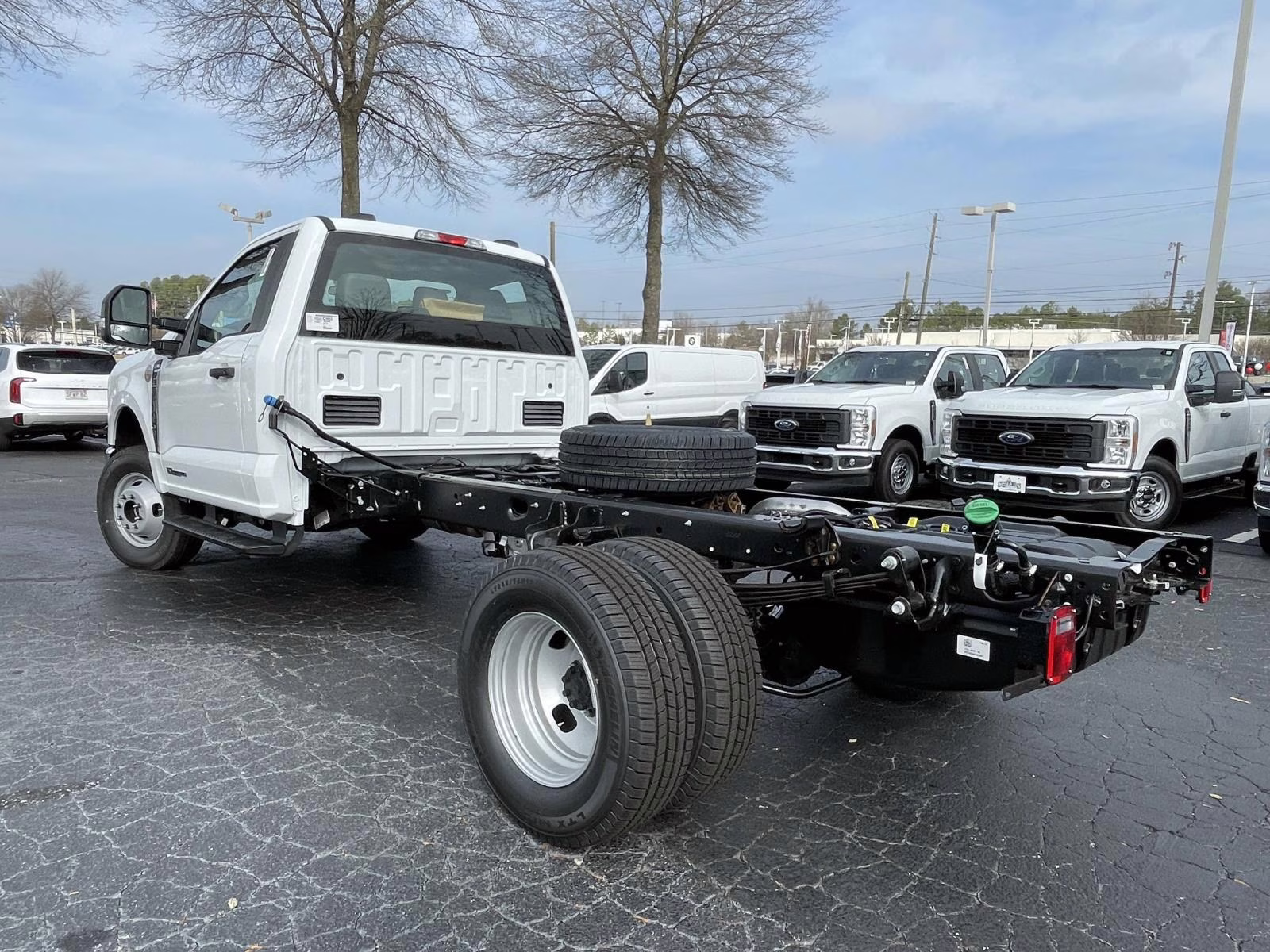 2026 Oxford White Ford Super Duty F-350 DRW XL 4X4 Chassis