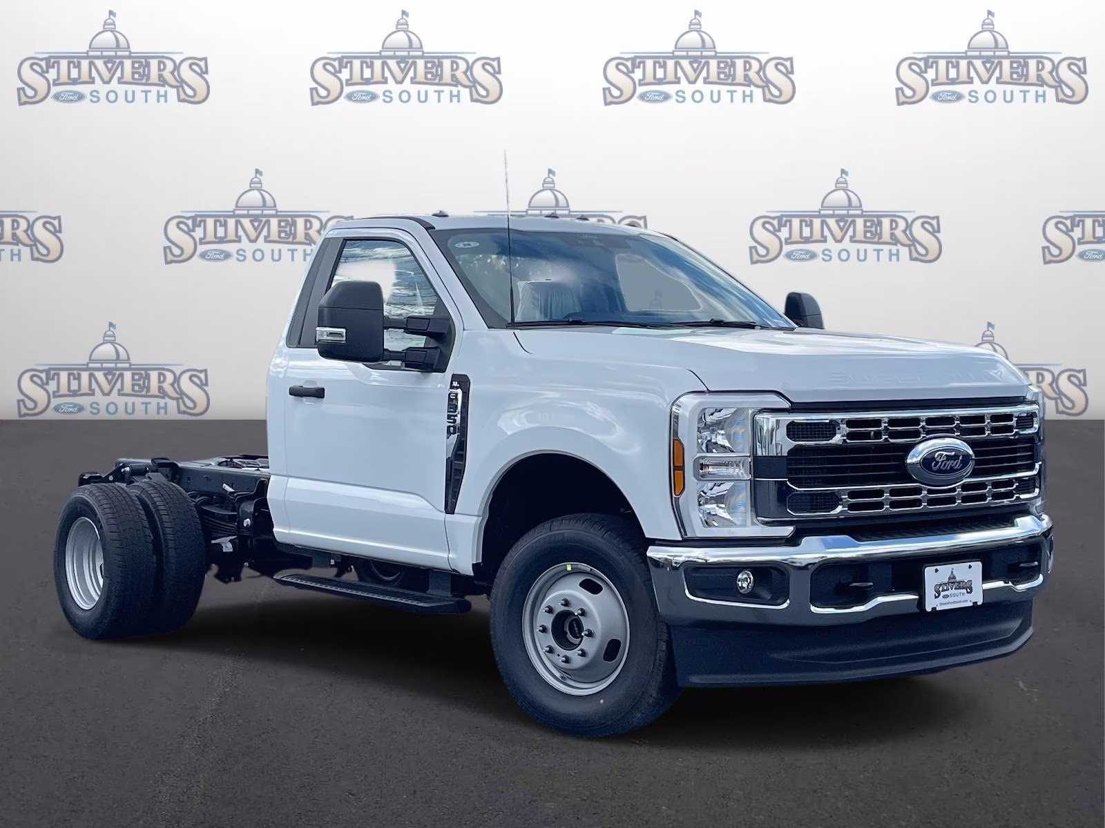 2026 Oxford White Ford Super Duty F-350 DRW XL 4X4 Chassis