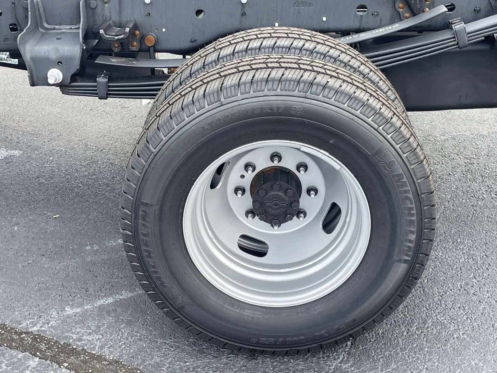 2026 Oxford White Ford Super Duty F-350 DRW XL 4X4 Chassis