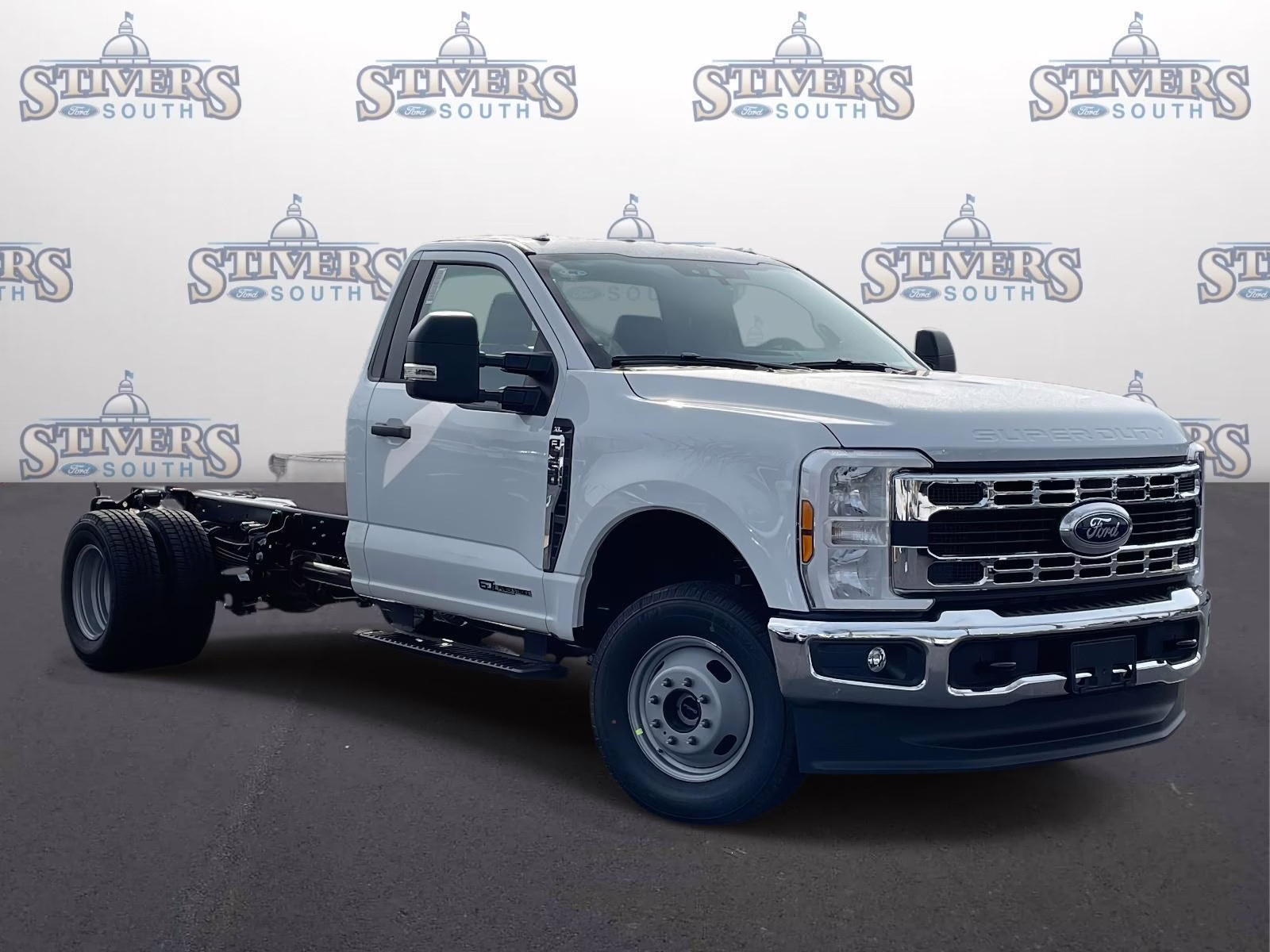 2026 Oxford White Ford Super Duty F-350 DRW XL 4X4 Chassis