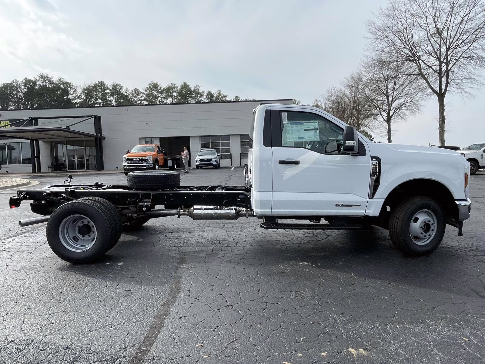 2026 Oxford White Ford Super Duty F-350 DRW XL 4X4 Chassis