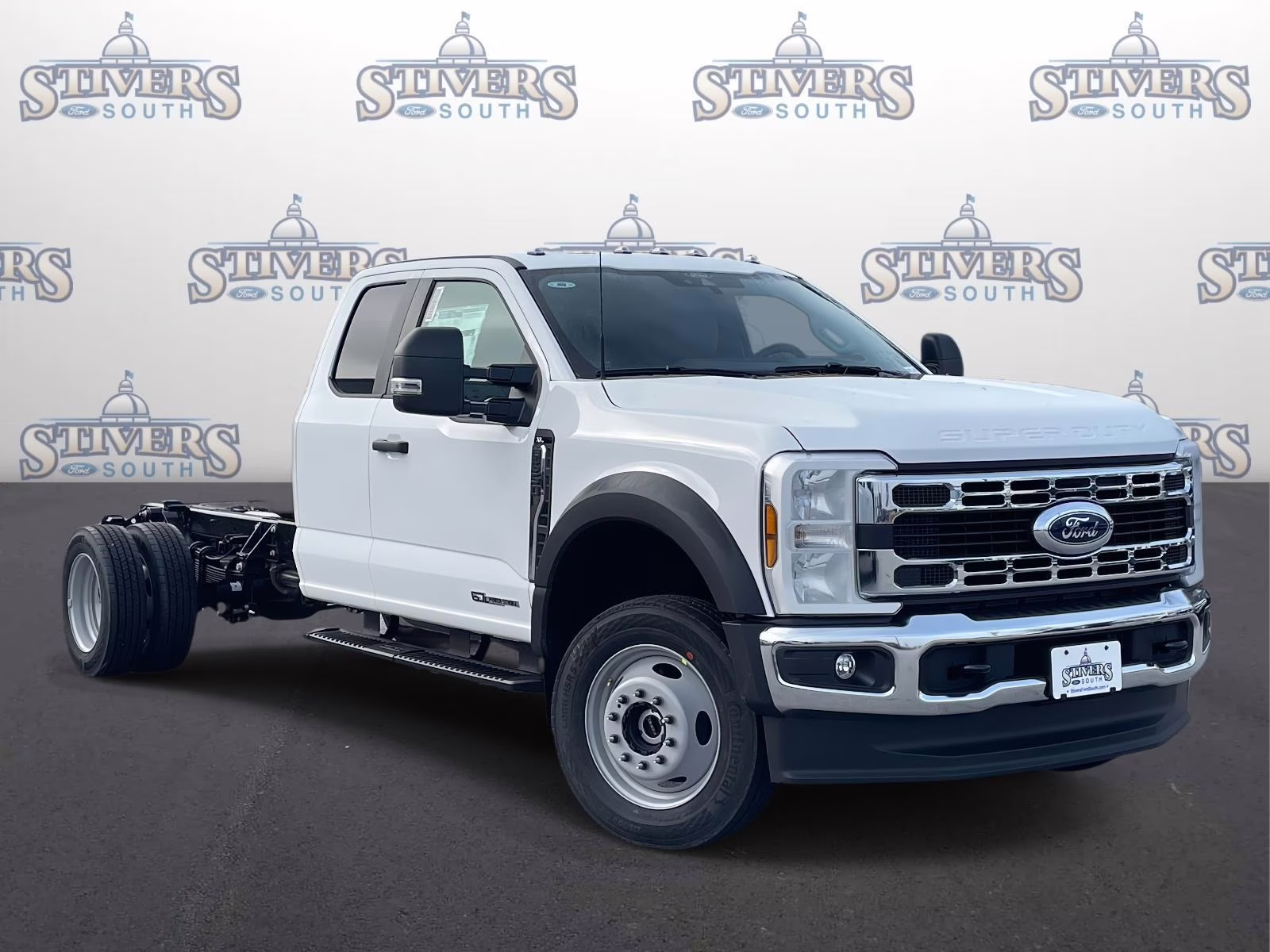 2026 Oxford White Ford Super Duty F-550 DRW XL RWD Chassis
