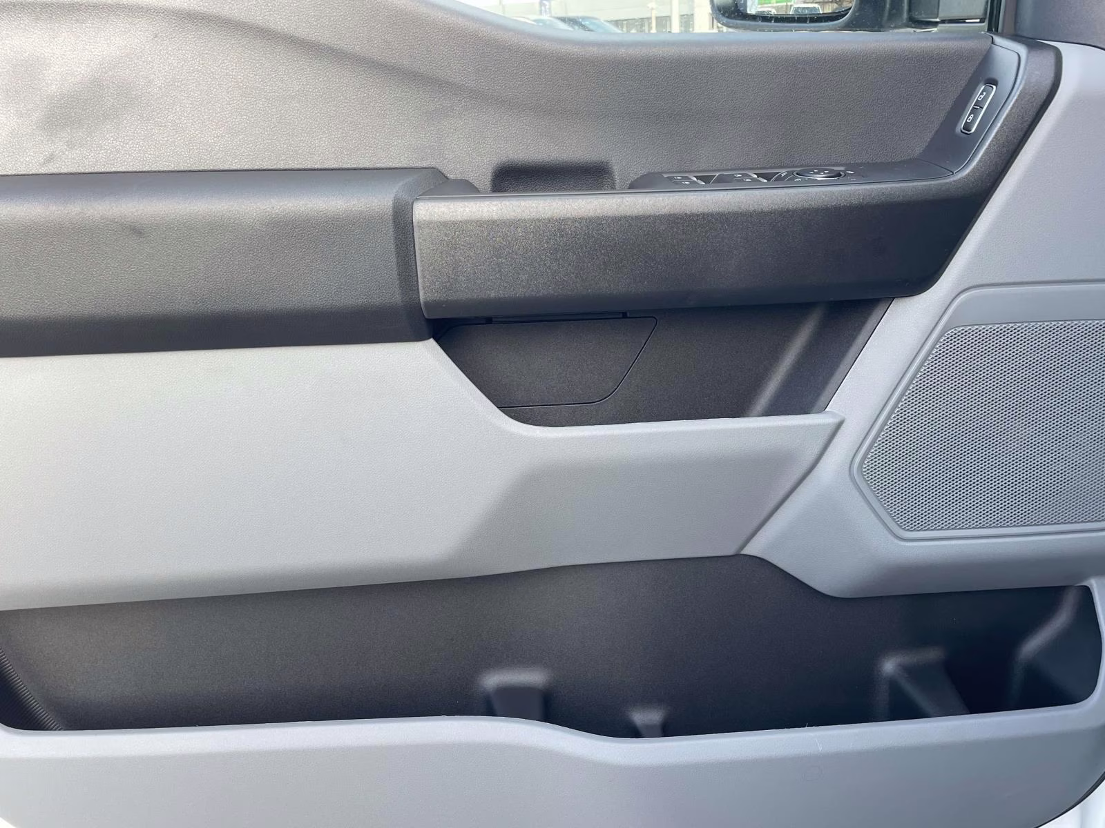 2026 Oxford White Ford Super Duty F-550 DRW XL RWD Chassis