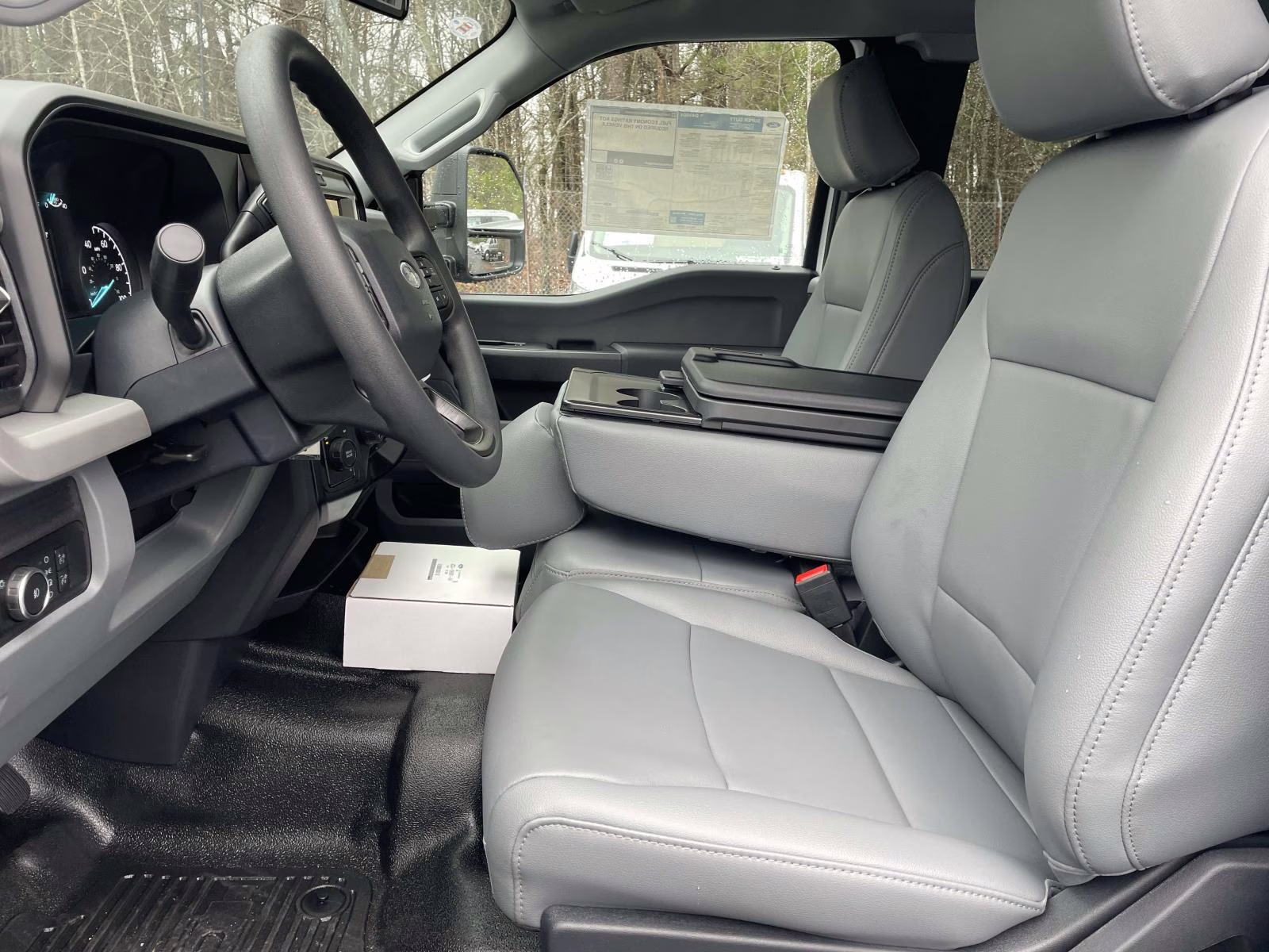 2026 Oxford White Ford Super Duty F-550 DRW XL RWD Chassis