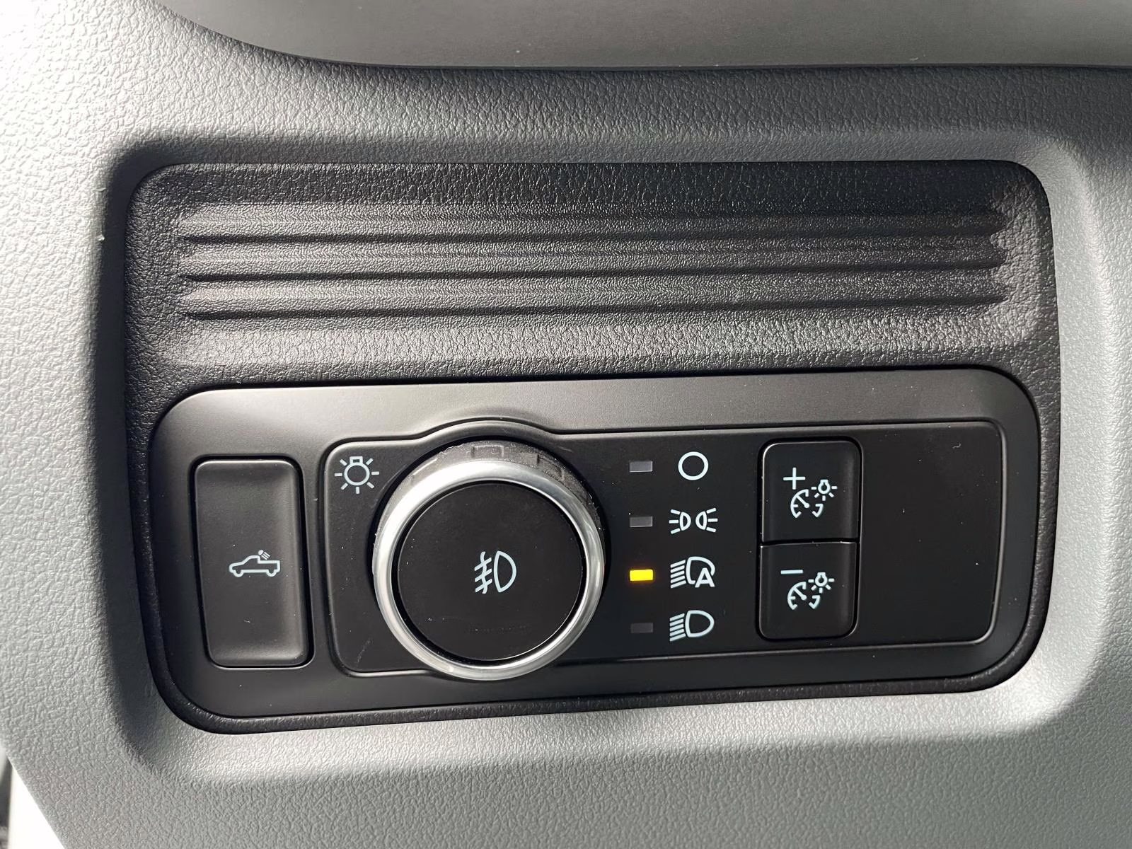 2026 Oxford White Ford Super Duty F-550 DRW XL RWD Chassis