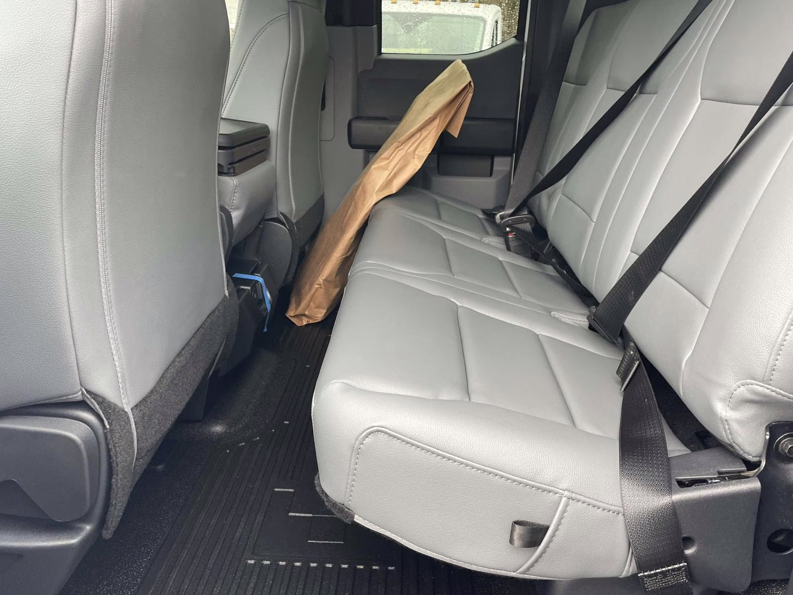 2026 Oxford White Ford Super Duty F-550 DRW XL RWD Chassis