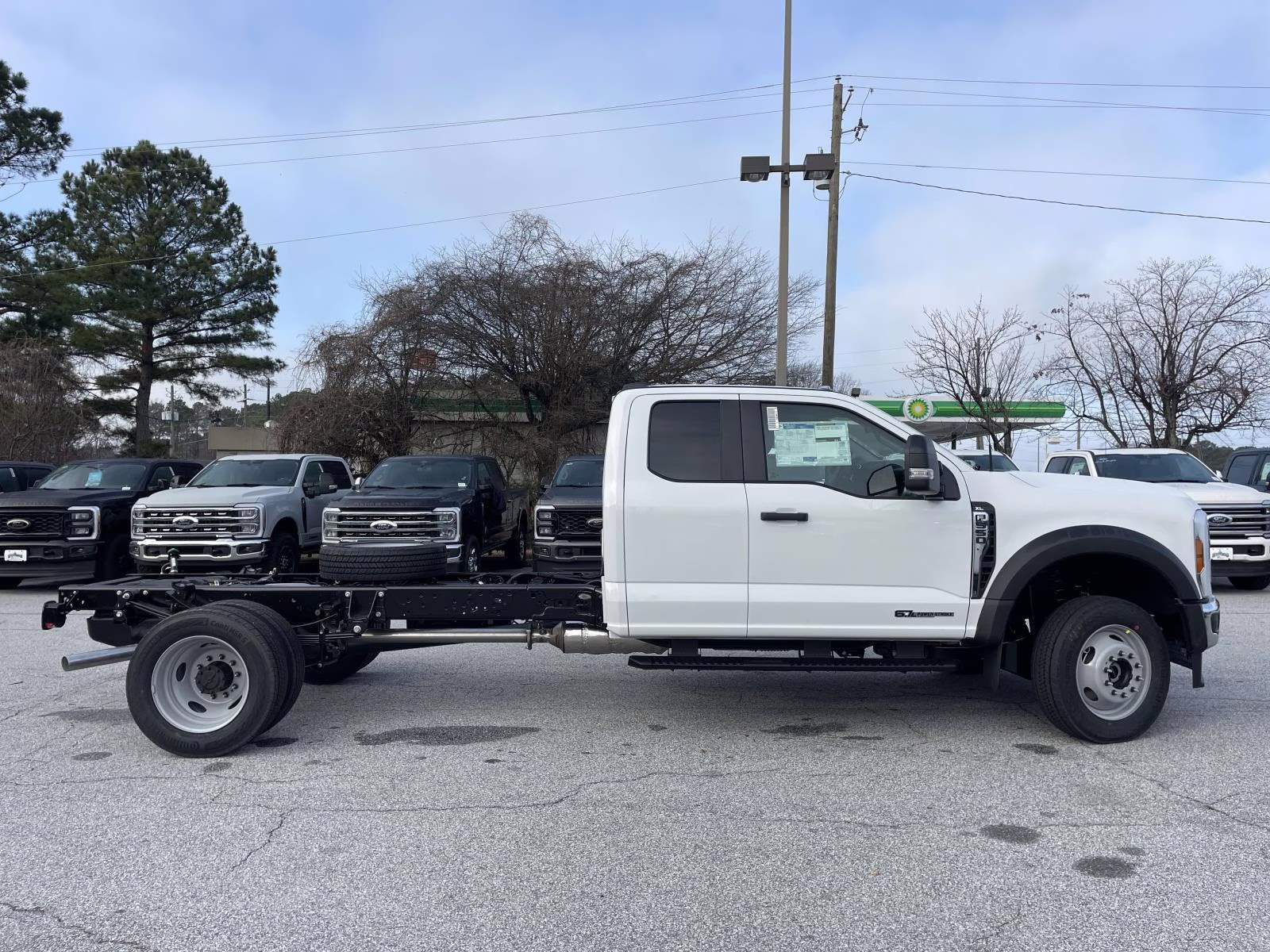 2026 Oxford White Ford Super Duty F-550 DRW XL 4X4 Chassis