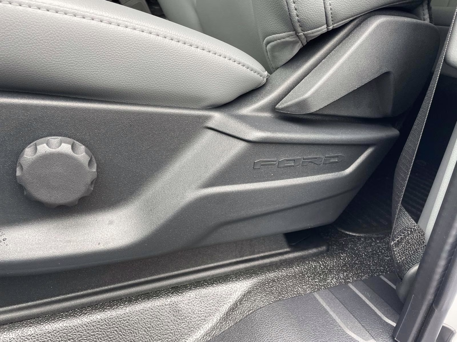 2026 Oxford White Ford Super Duty F-550 DRW XL 4X4 Chassis