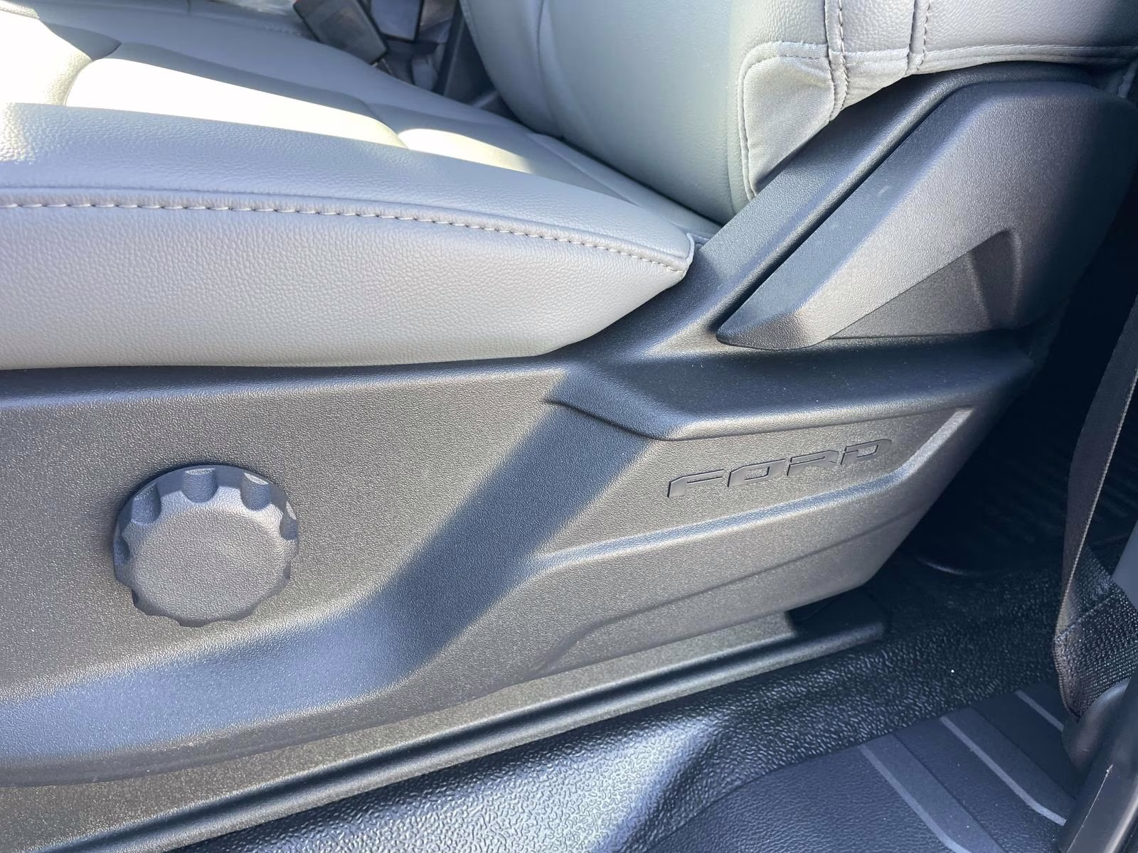 2026 Oxford White Ford Super Duty F-550 DRW XL 4X4 Chassis