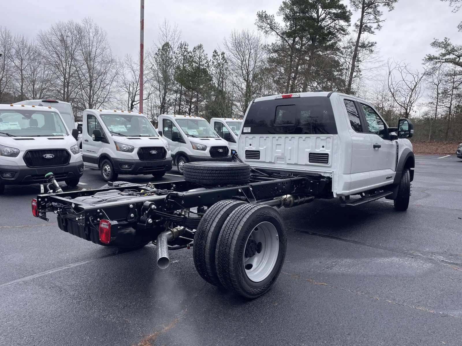2026 Oxford White Ford Super Duty F-550 DRW XL 4X4 Chassis