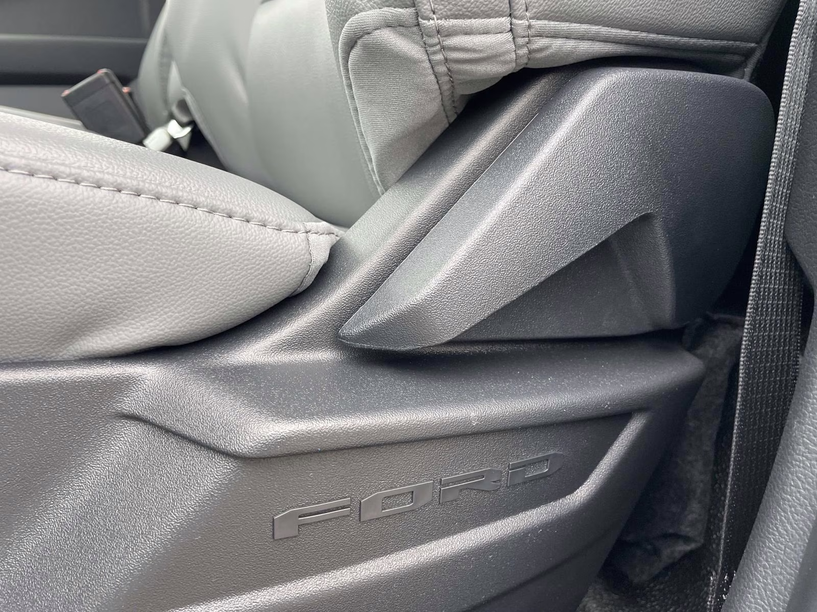 2026 Oxford White Ford Super Duty F-450 DRW XL RWD Chassis