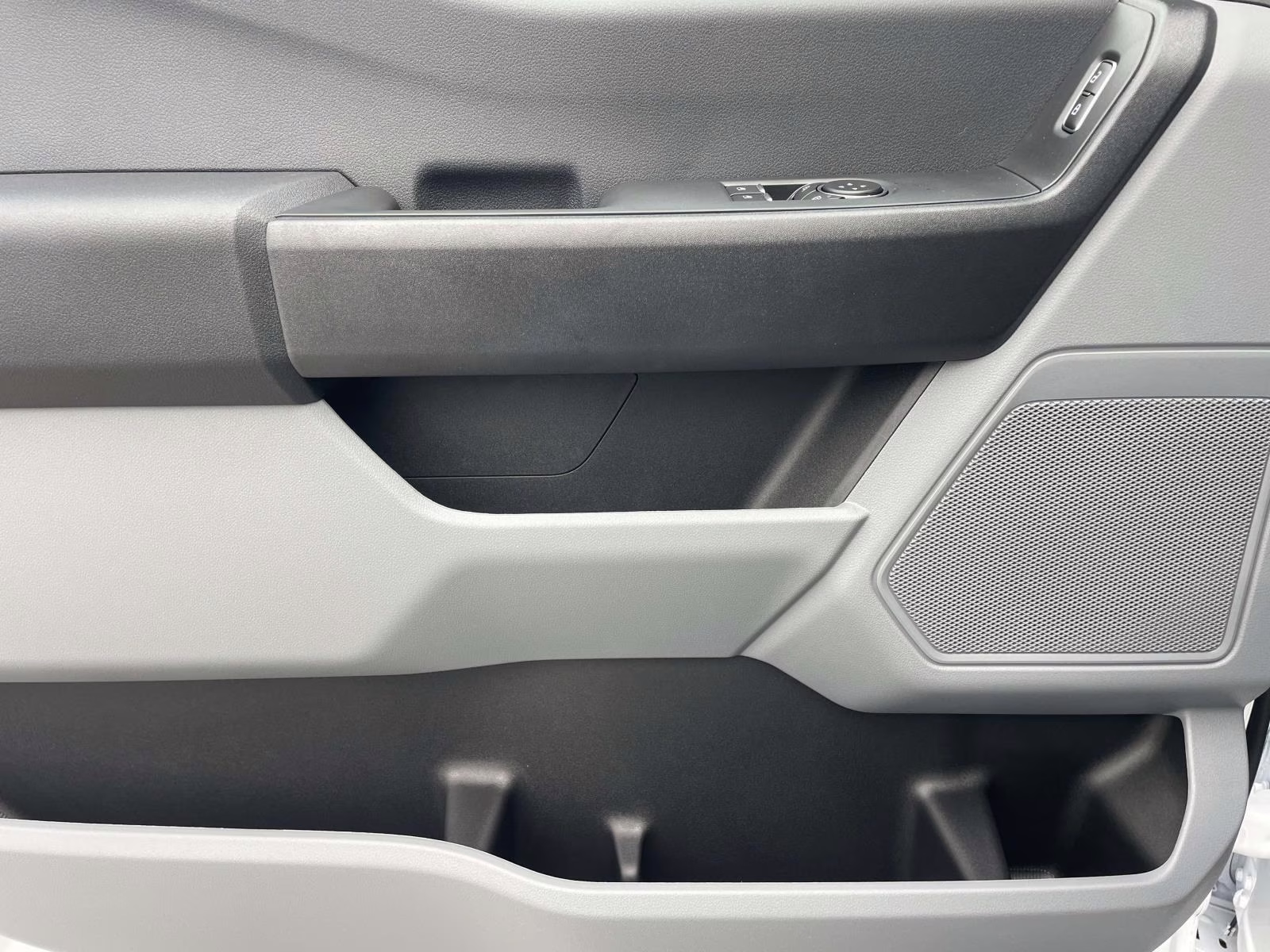 2026 Oxford White Ford Super Duty F-450 DRW XL RWD Chassis