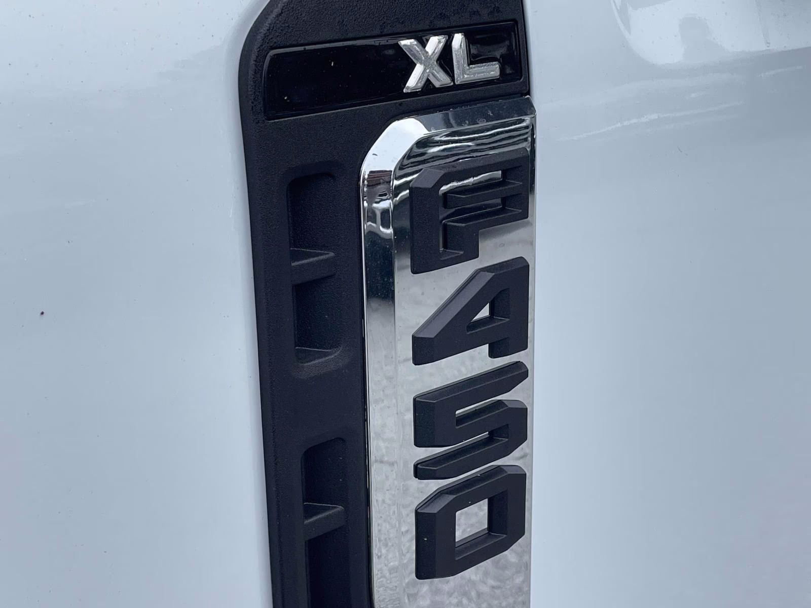 2026 Oxford White Ford Super Duty F-450 DRW XL RWD Chassis