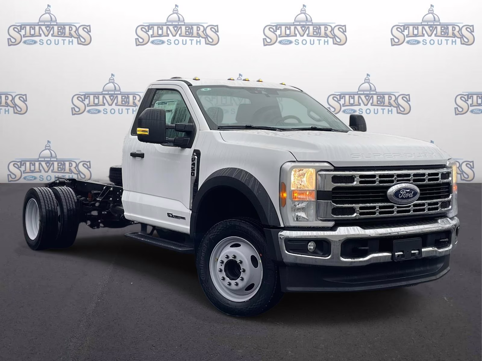 2026 Oxford White Ford Super Duty F-450 DRW XL RWD Chassis