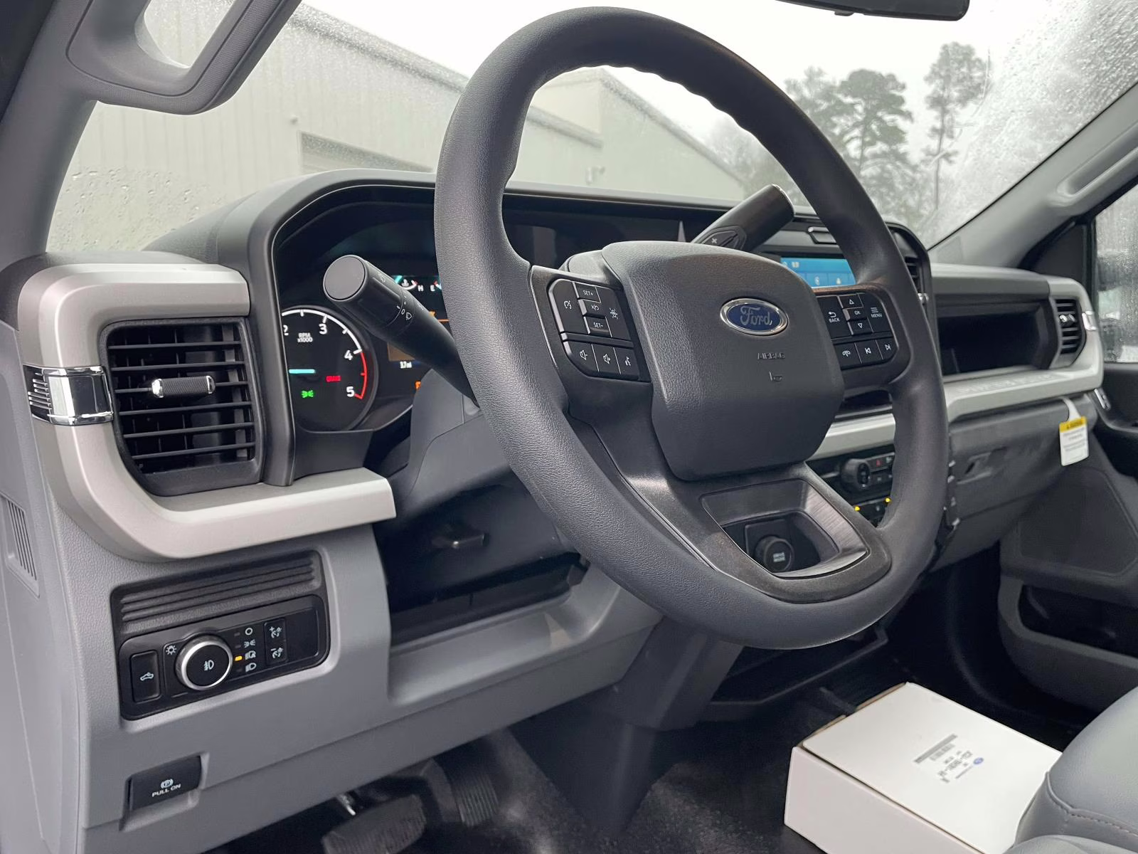 2026 Oxford White Ford Super Duty F-450 DRW XL RWD Chassis