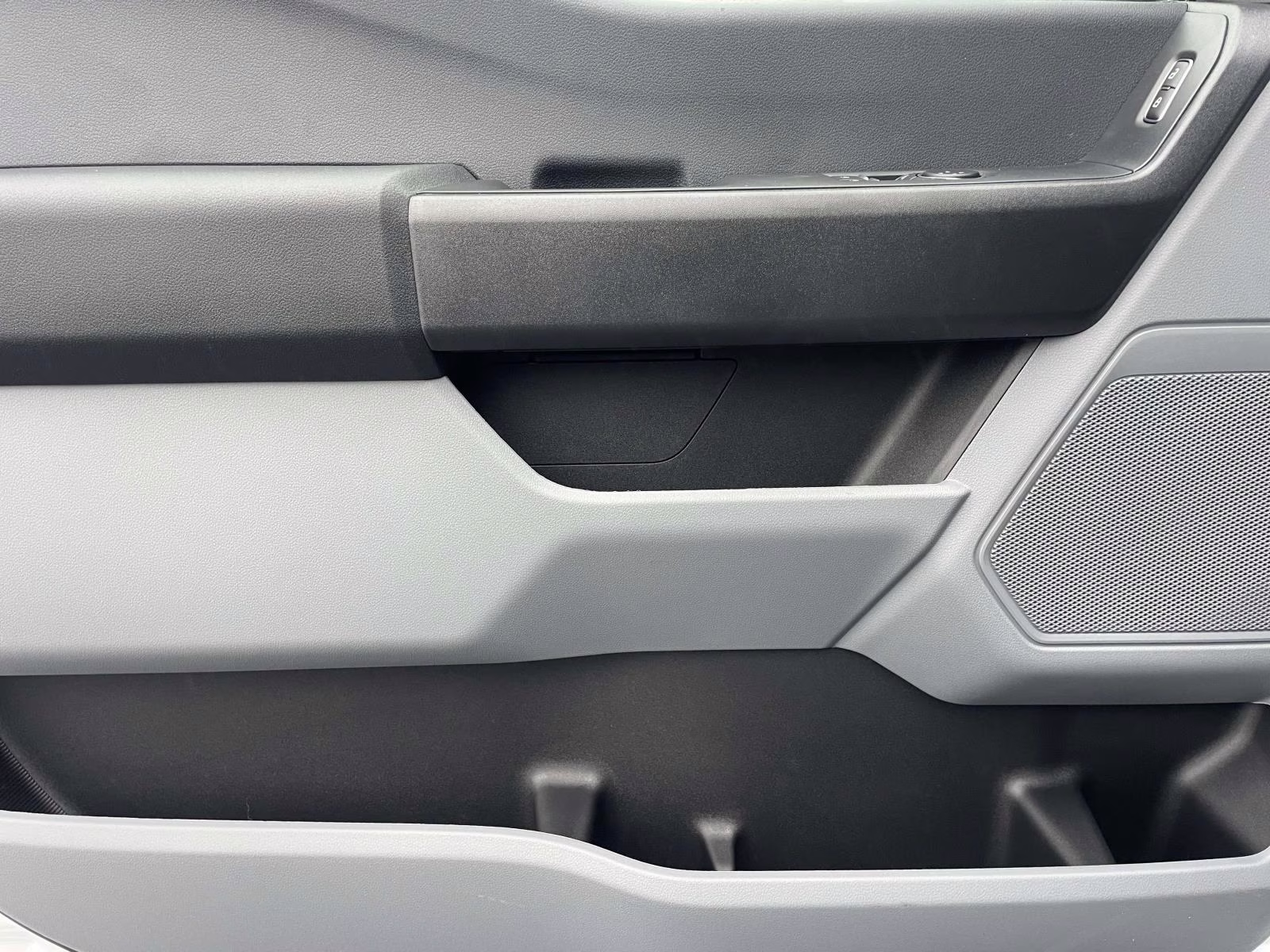 2026 Oxford White Ford Super Duty F-450 DRW XL RWD Chassis