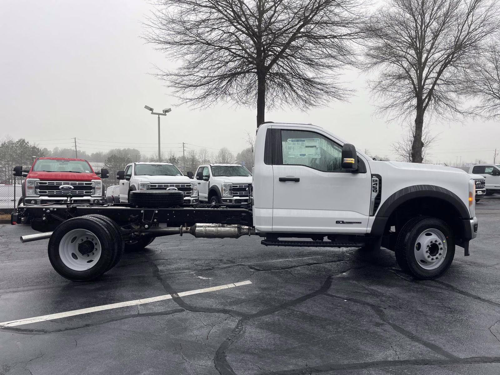 2026 Oxford White Ford Super Duty F-450 DRW XL RWD Chassis