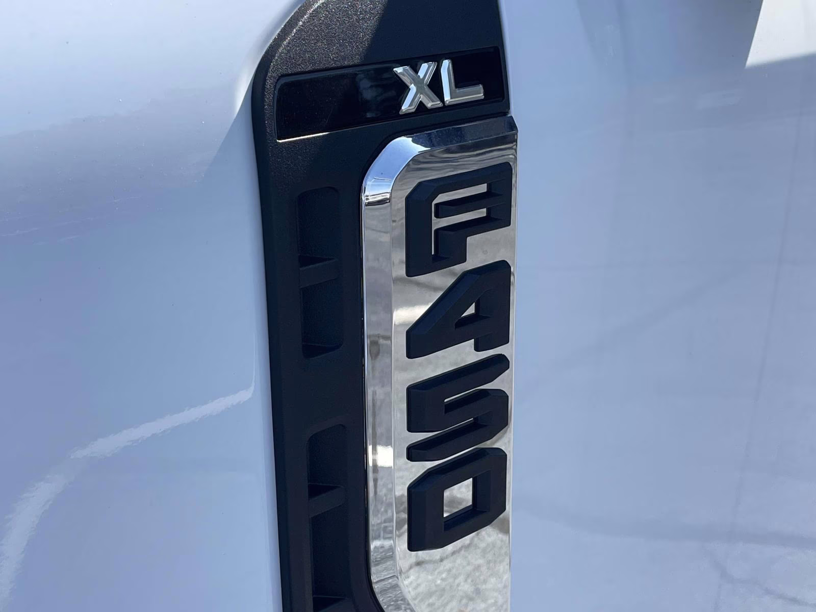 2026 Oxford White Ford Super Duty F-450 DRW XL 4X4 Chassis