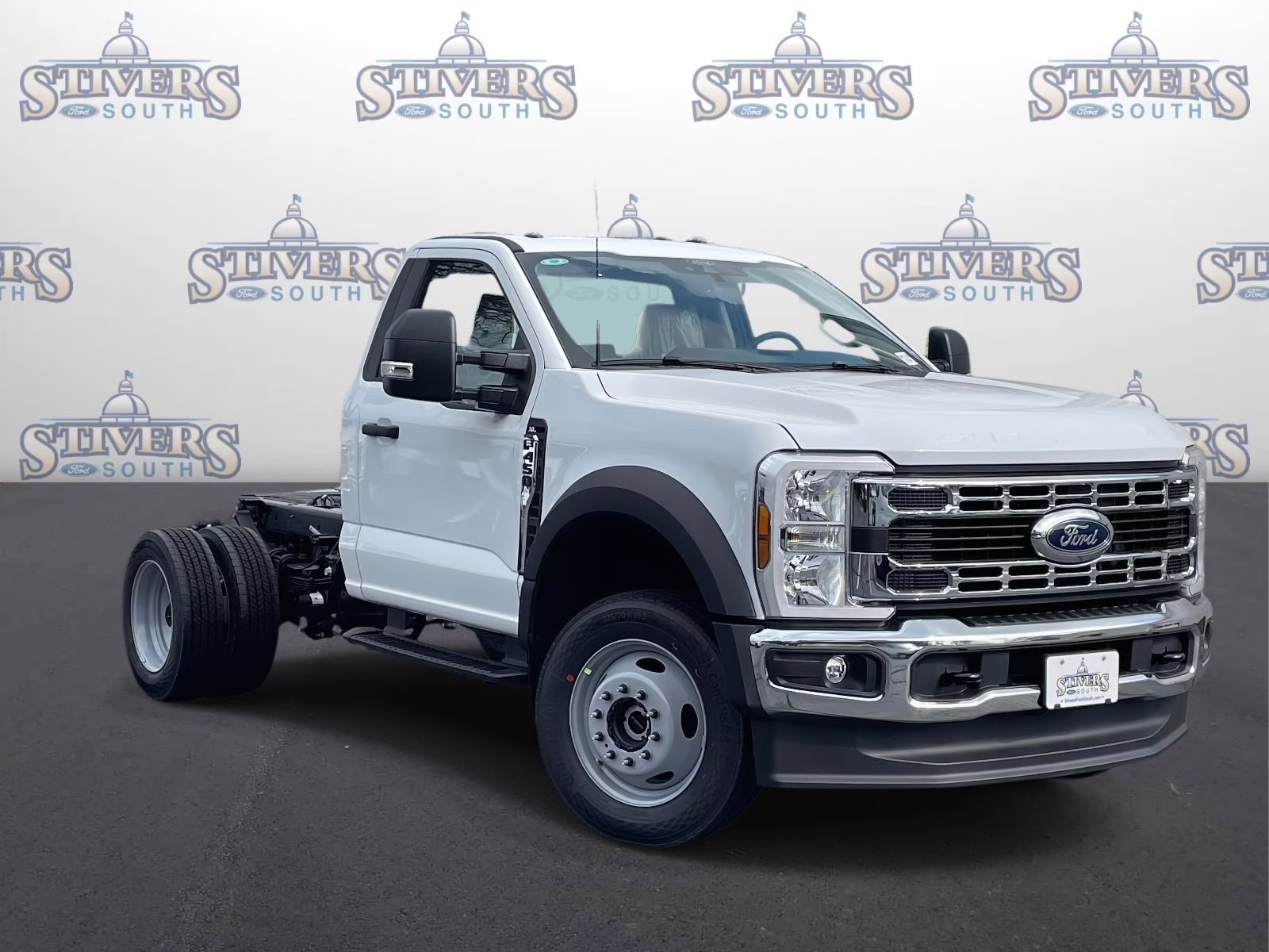 2026 Oxford White Ford Super Duty F-450 DRW XL 4X4 Chassis