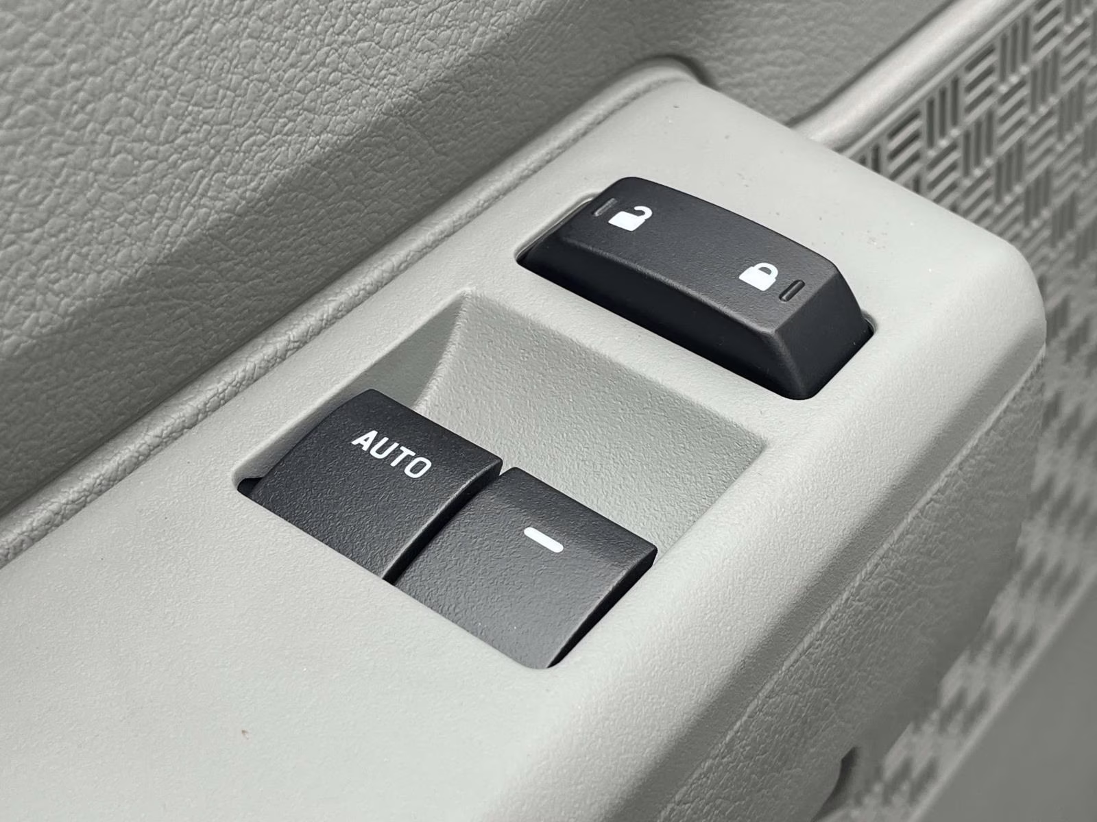 2026 Oxford White Ford E-350SD Base RWD Truck