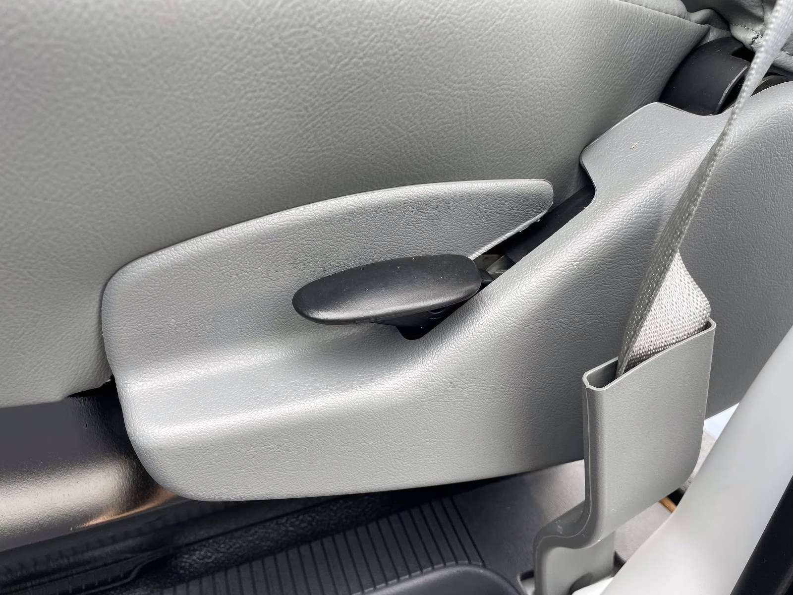 2026 Oxford White Ford E-350SD Base RWD Truck