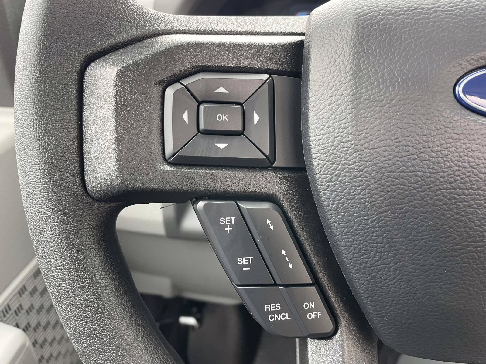 2026 Oxford White Ford E-350SD Base RWD Truck