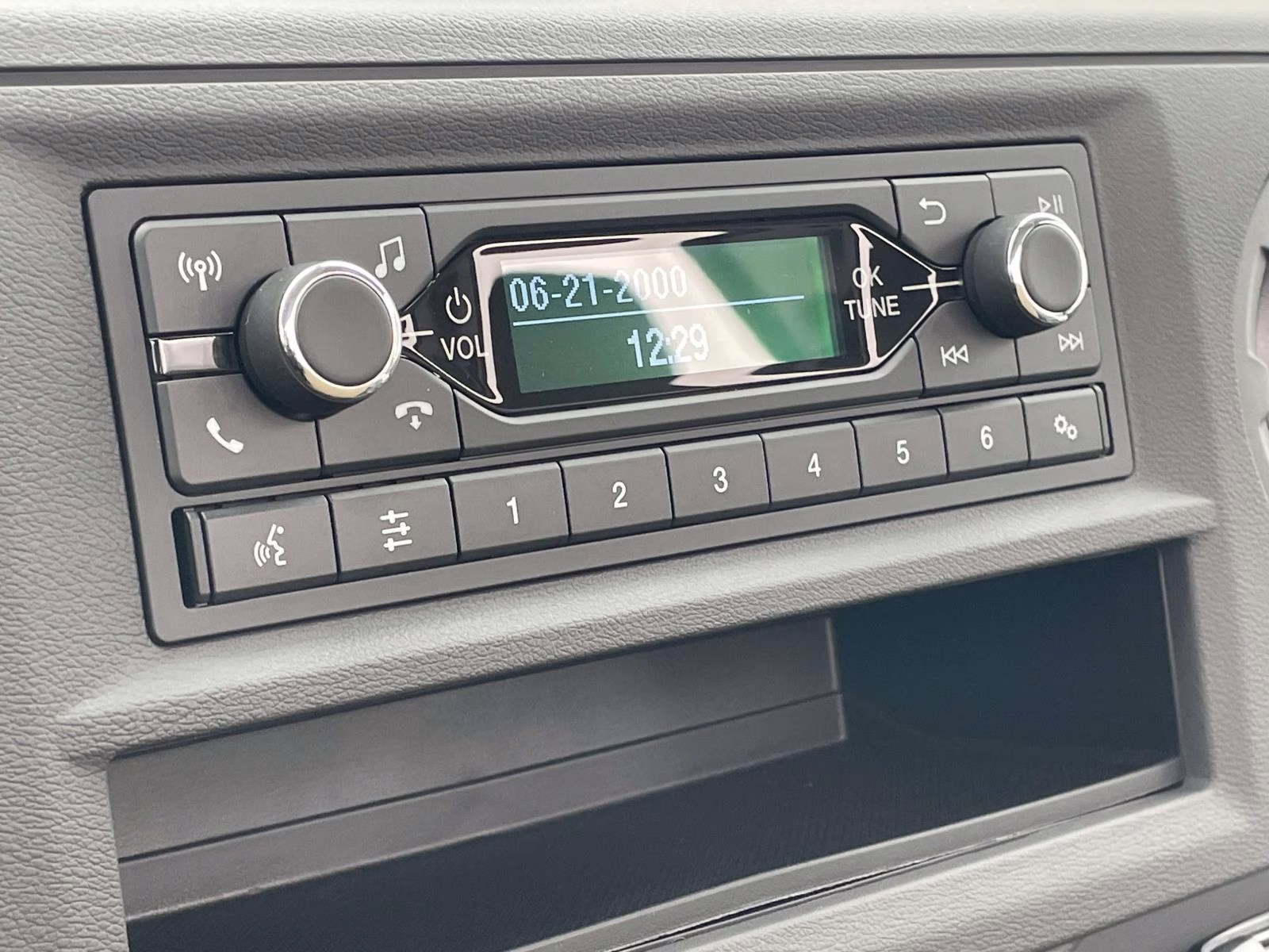 2026 Oxford White Ford E-350SD Base RWD Truck