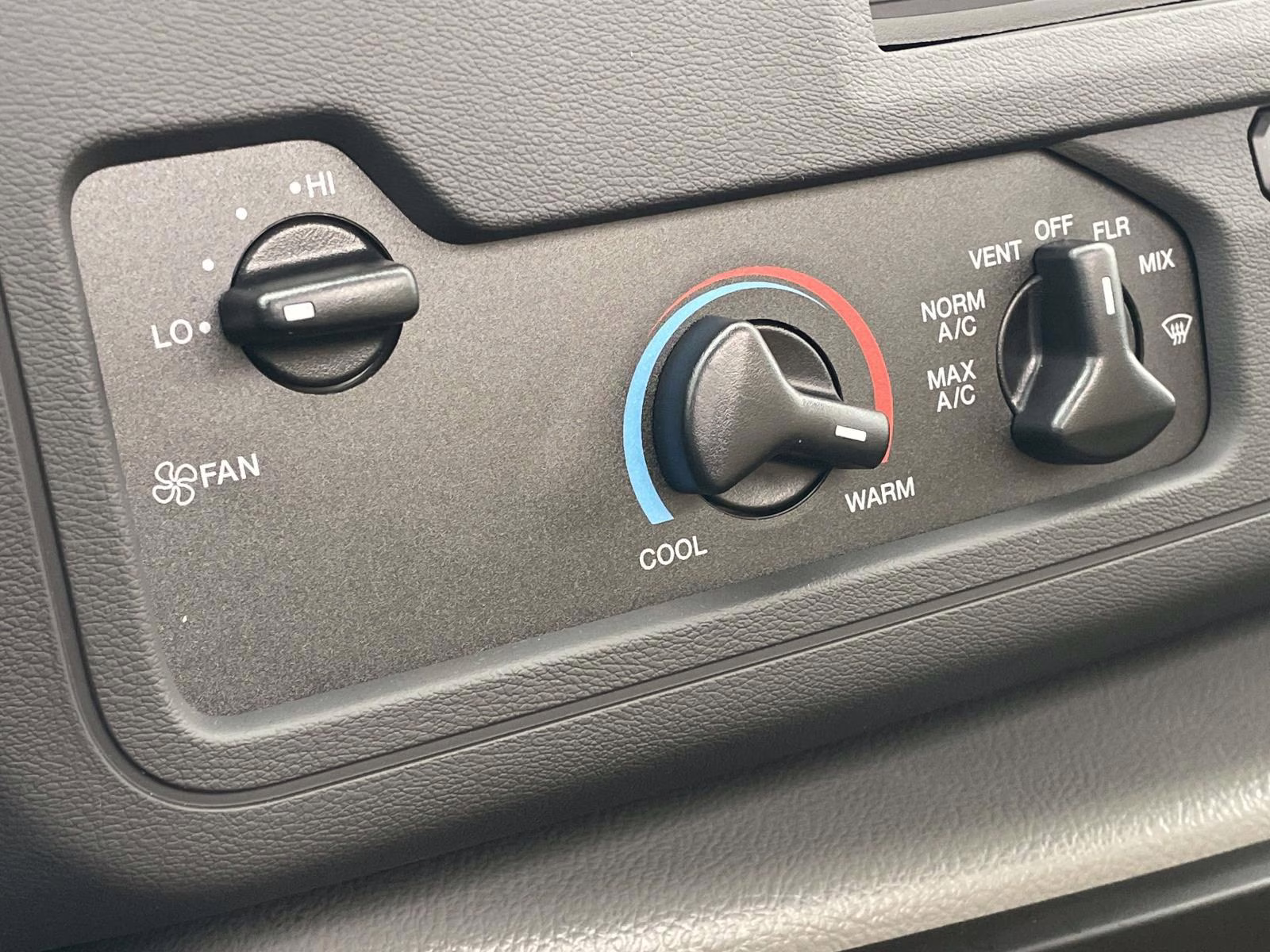 2026 Oxford White Ford E-350SD Base RWD Truck