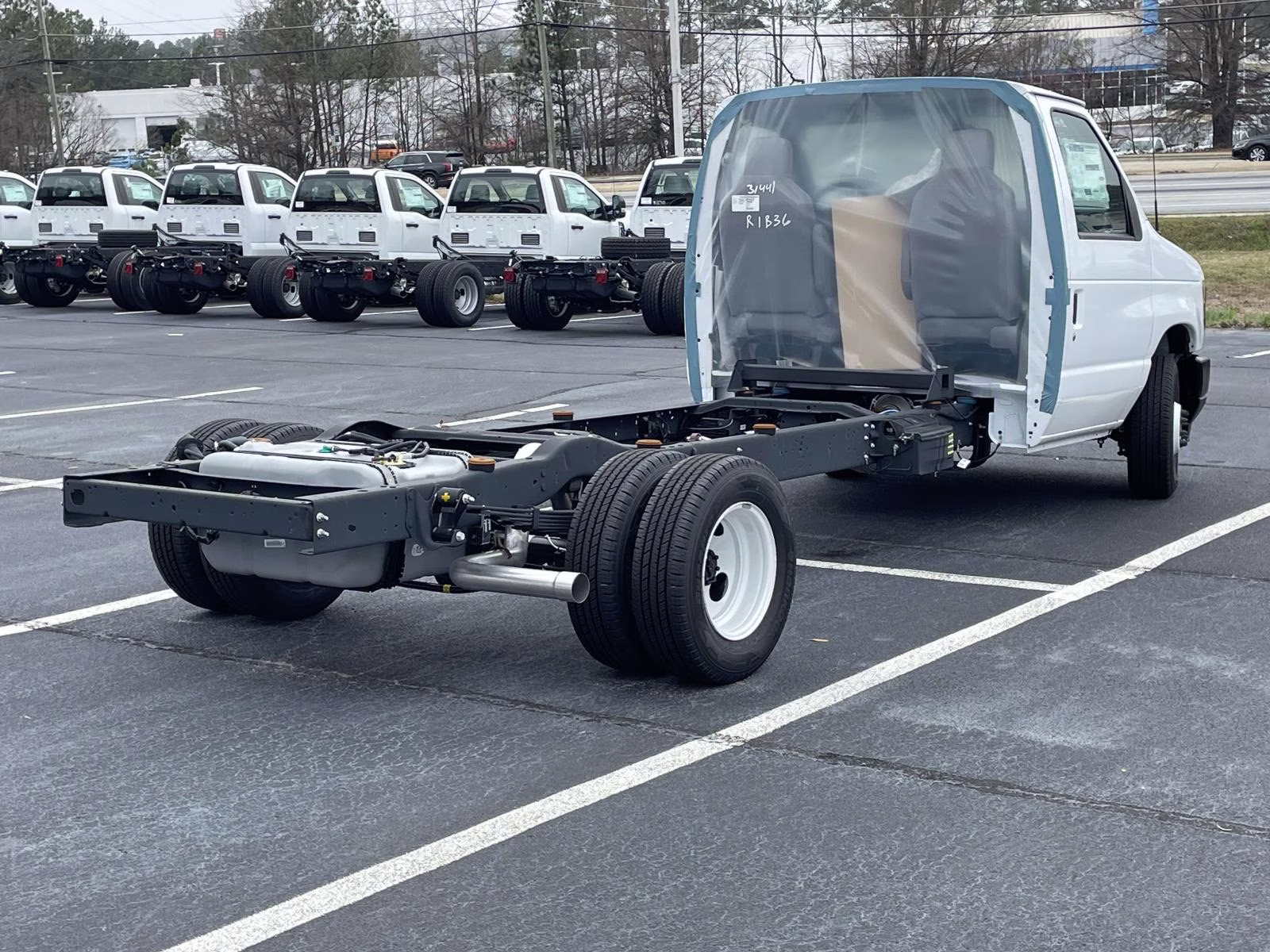 2026 Oxford White Ford E-350SD Base RWD Truck
