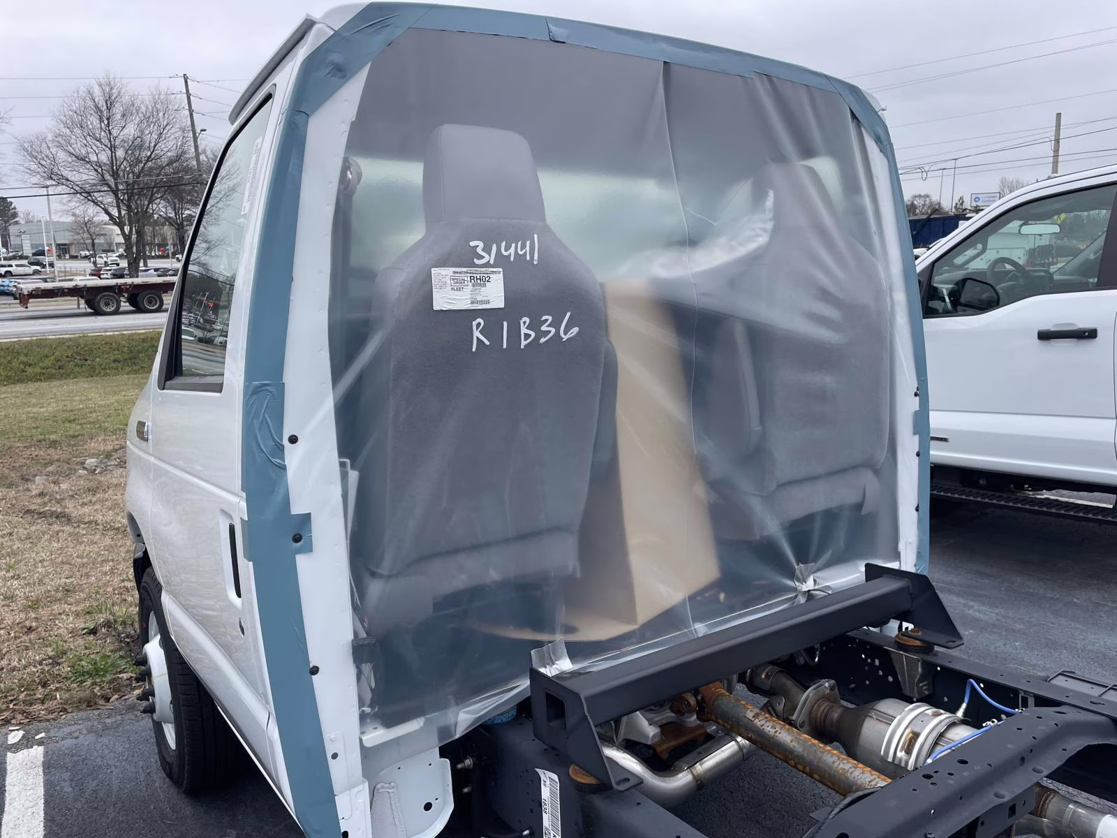 2026 Oxford White Ford E-350SD Base RWD Truck