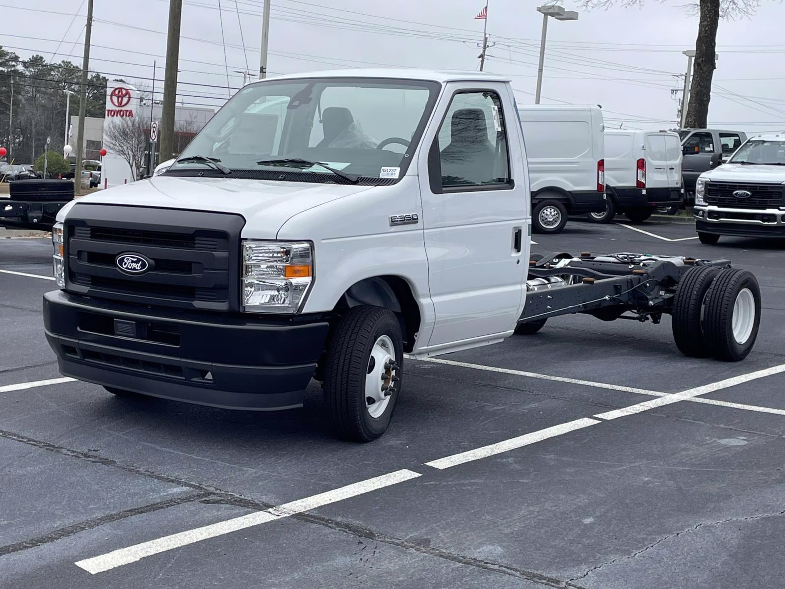 2026 Oxford White Ford E-350SD Base RWD Truck