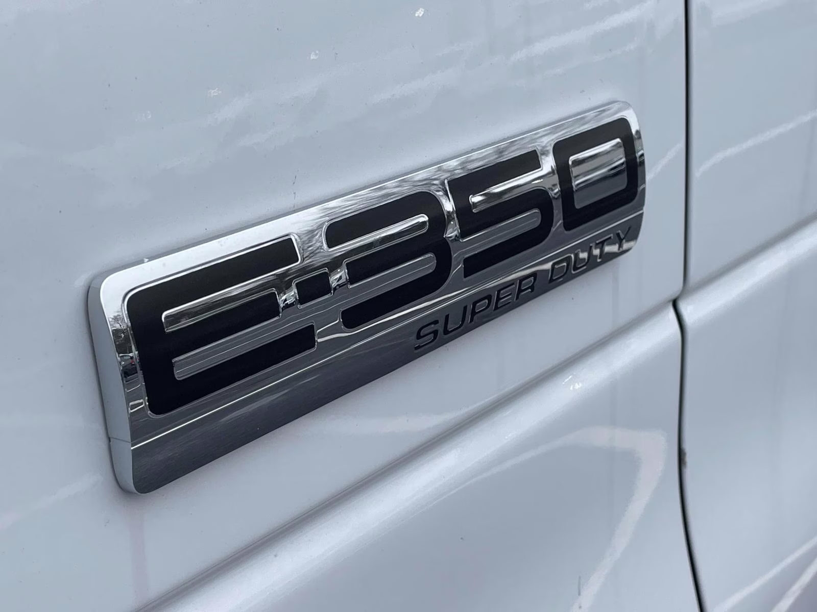 2026 Oxford White Ford E-350SD Base RWD Truck