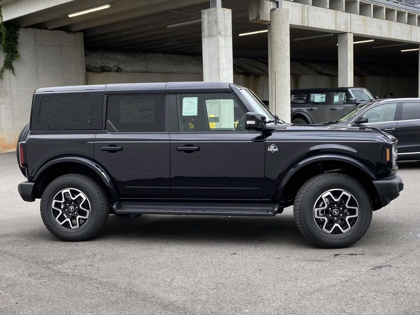 2025 Shadow Black Ford Bronco Outer Banks 4X4 SUV
