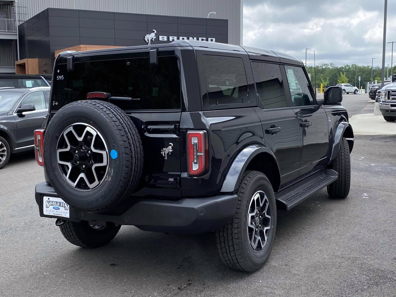 2025 Shadow Black Ford Bronco Outer Banks 4X4 SUV