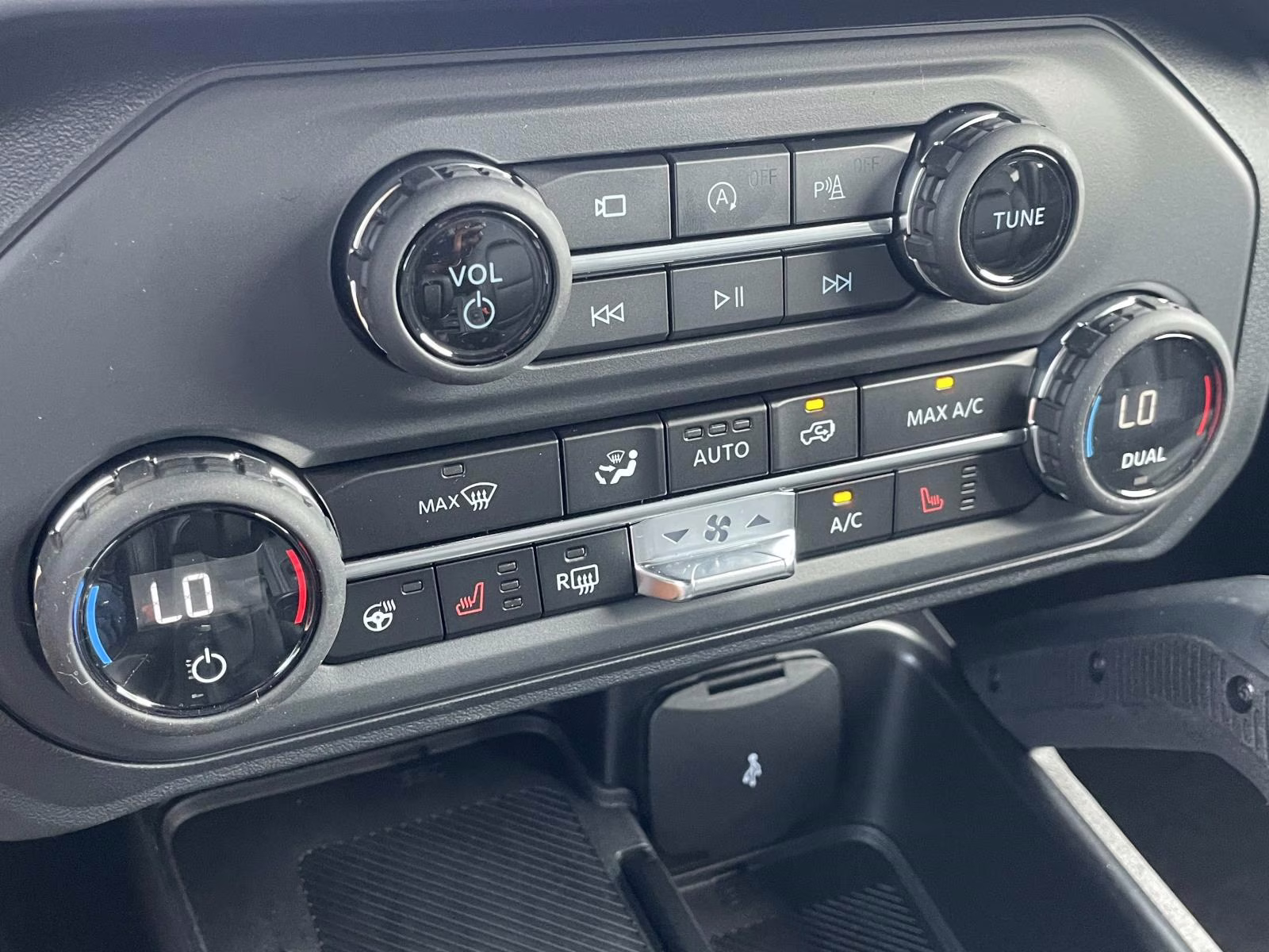 2025 Azure Gray Metallic Ford Bronco Outer Banks 4X4 SUV