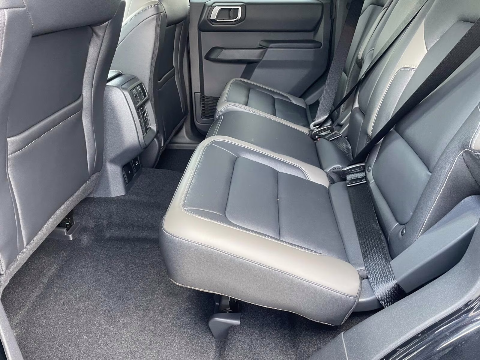 2025 Shadow Black Ford Bronco Outer Banks 4X4 SUV