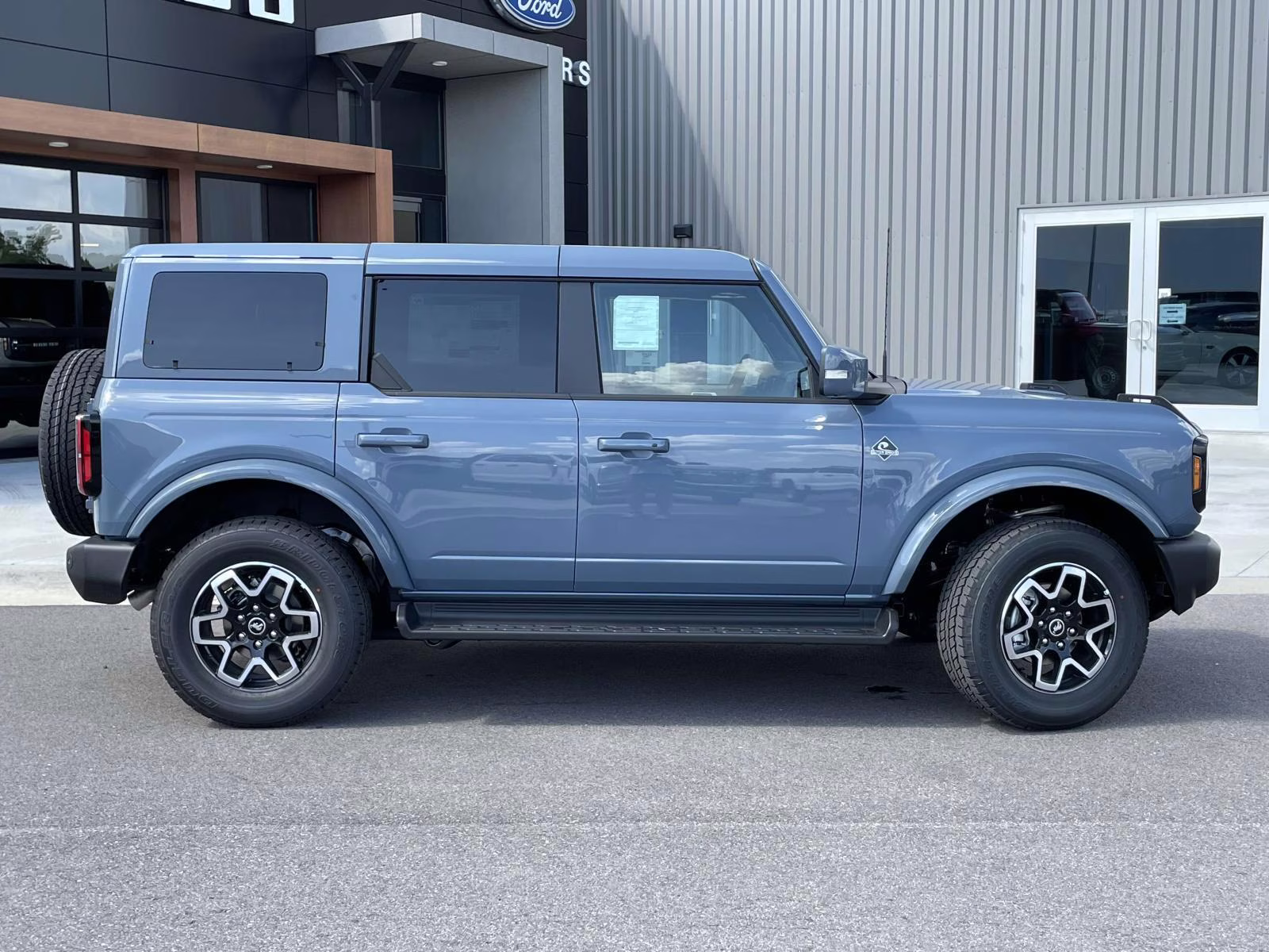 2025 Azure Gray Metallic Ford Bronco Outer Banks 4X4 SUV
