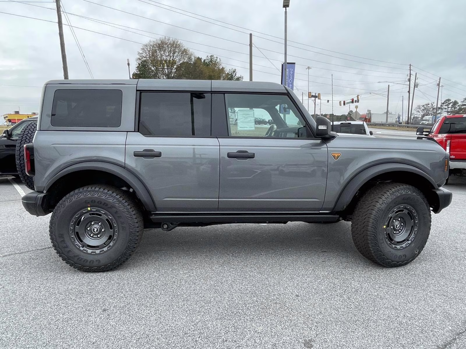 2025 Gray Metallic Ford Bronco Badlands 4X4 SUV