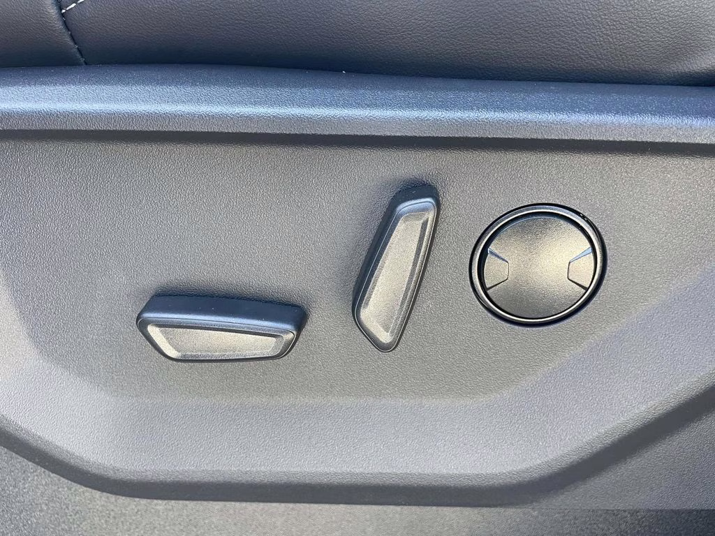 2025 Star White Metallic Tri-Coat Ford Expedition Max Platinum 4X4 SUV