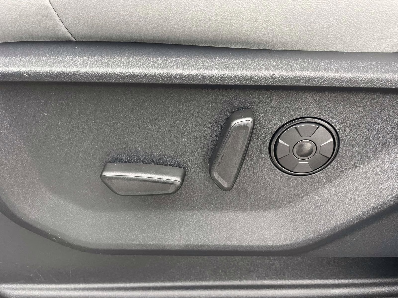 2025 White Metallic Ford Expedition Platinum 4X4 SUV