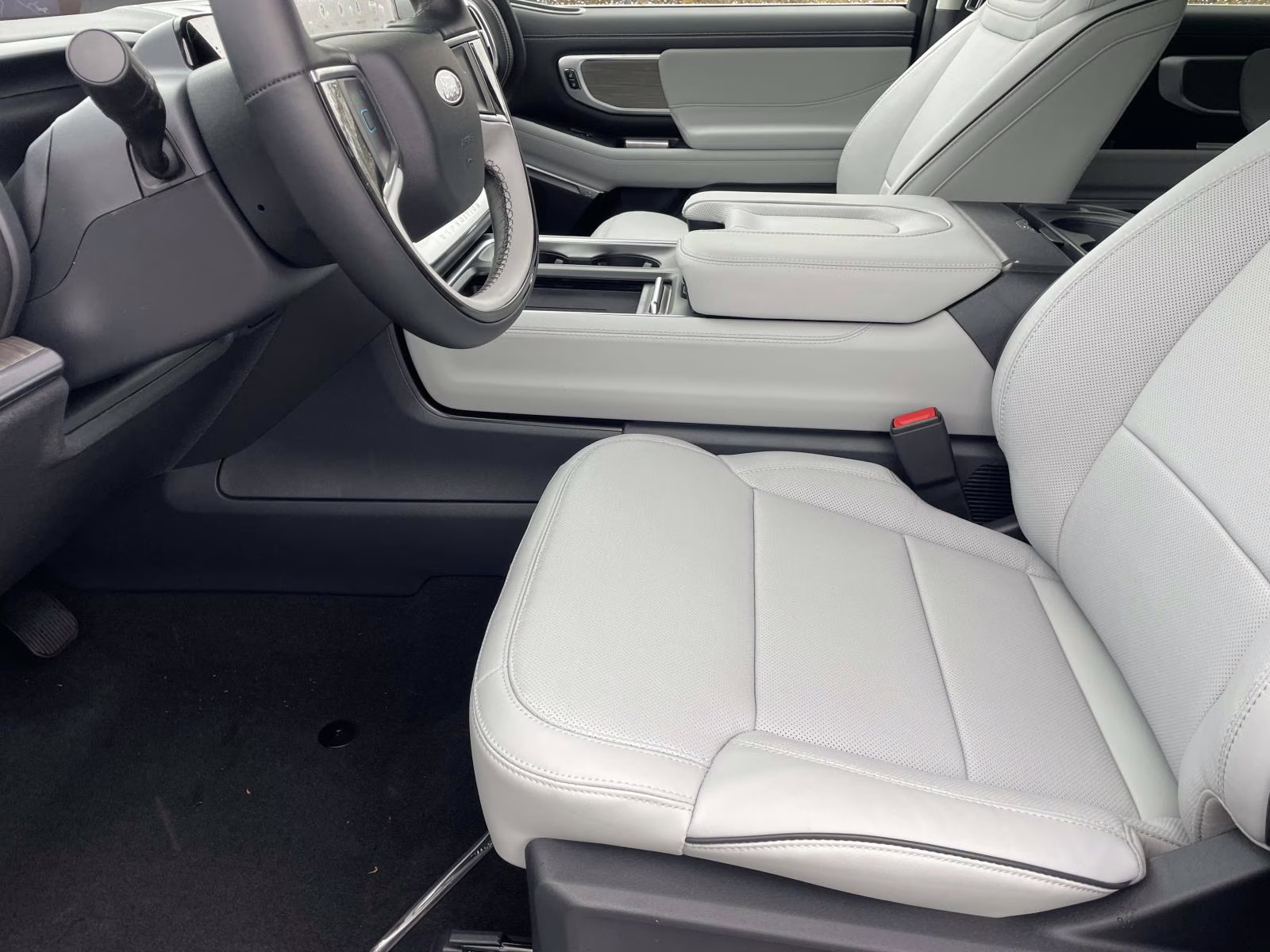 2025 White Metallic Ford Expedition Platinum 4X4 SUV