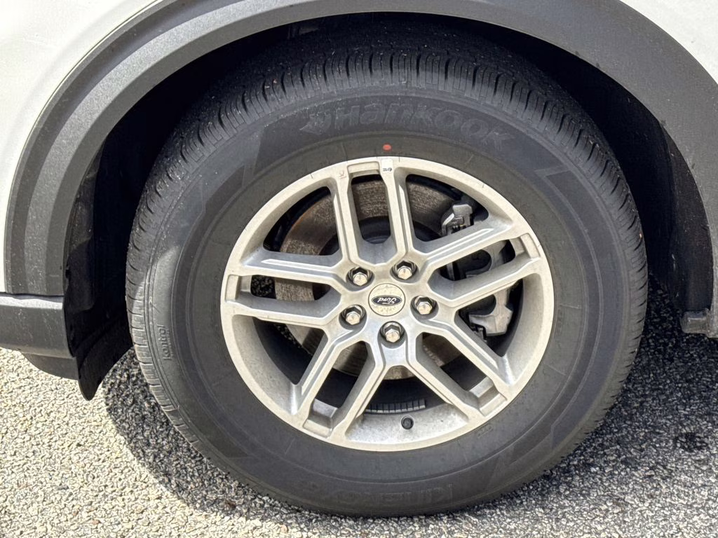 2026 Star White Metallic Tri-Coat Ford Explorer Active RWD SUV