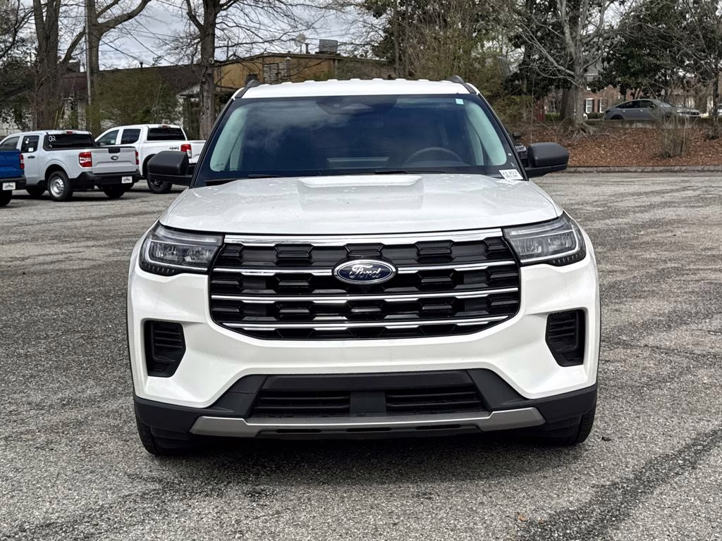 2026 Star White Metallic Tri-Coat Ford Explorer Active RWD SUV