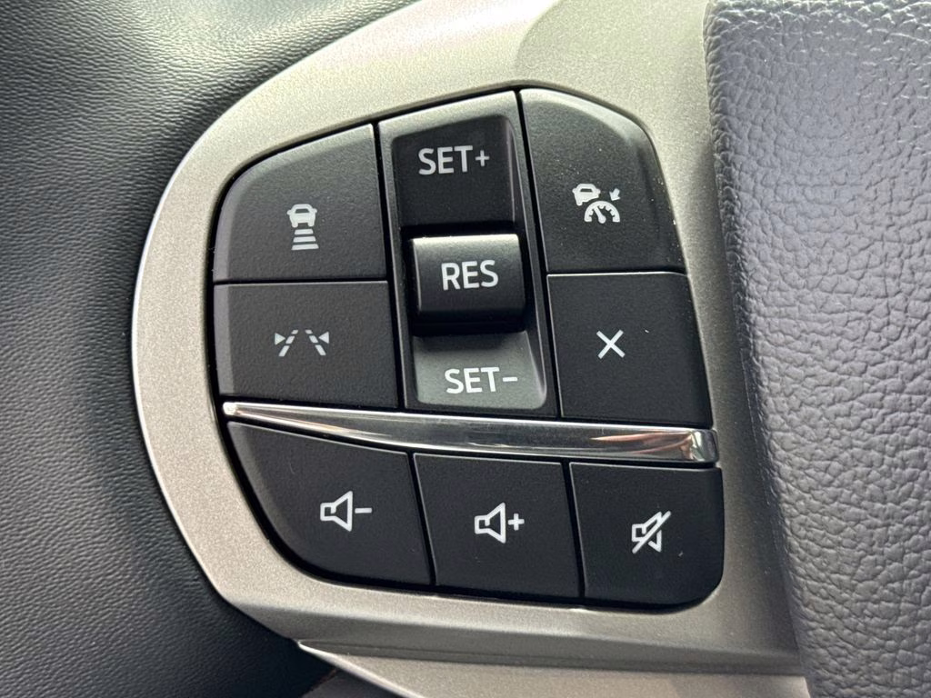 2026 Star White Metallic Tri-Coat Ford Explorer Active RWD SUV