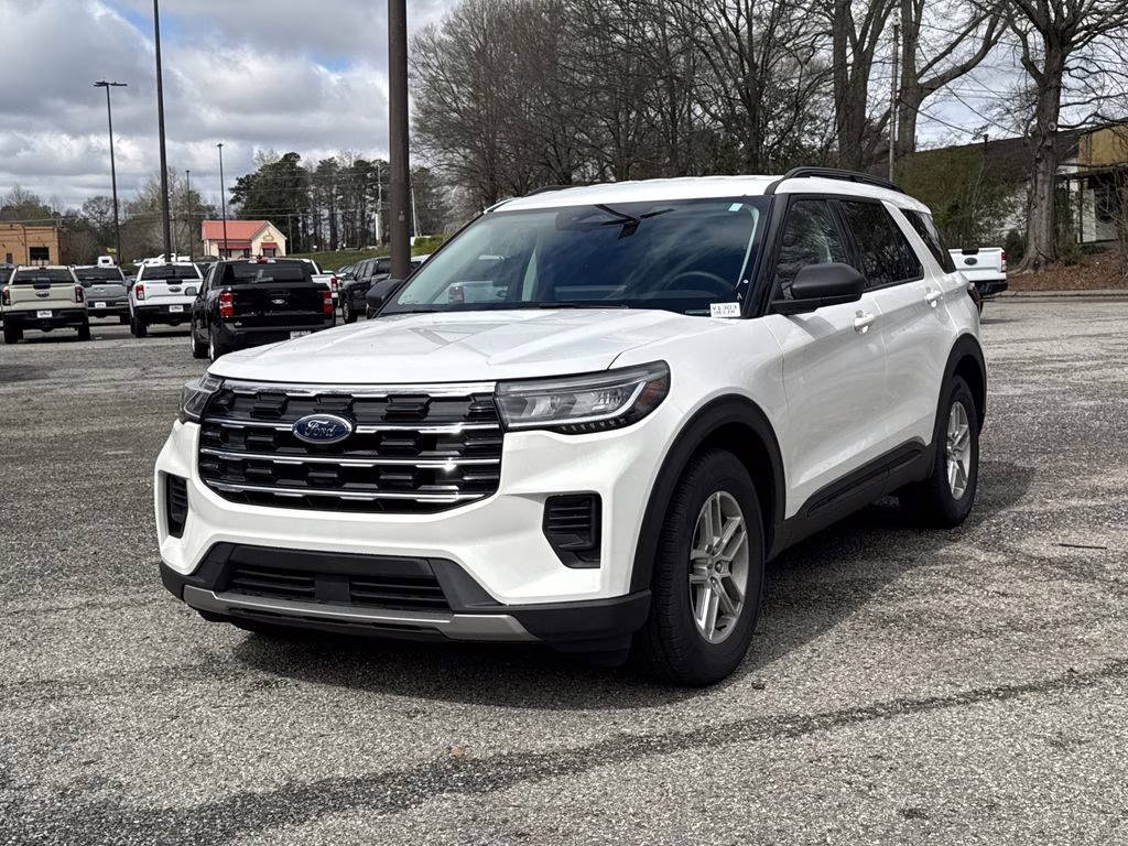 2026 Star White Metallic Tri-Coat Ford Explorer Active RWD SUV