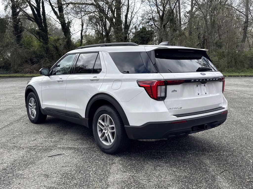 2026 Star White Metallic Tri-Coat Ford Explorer Active RWD SUV